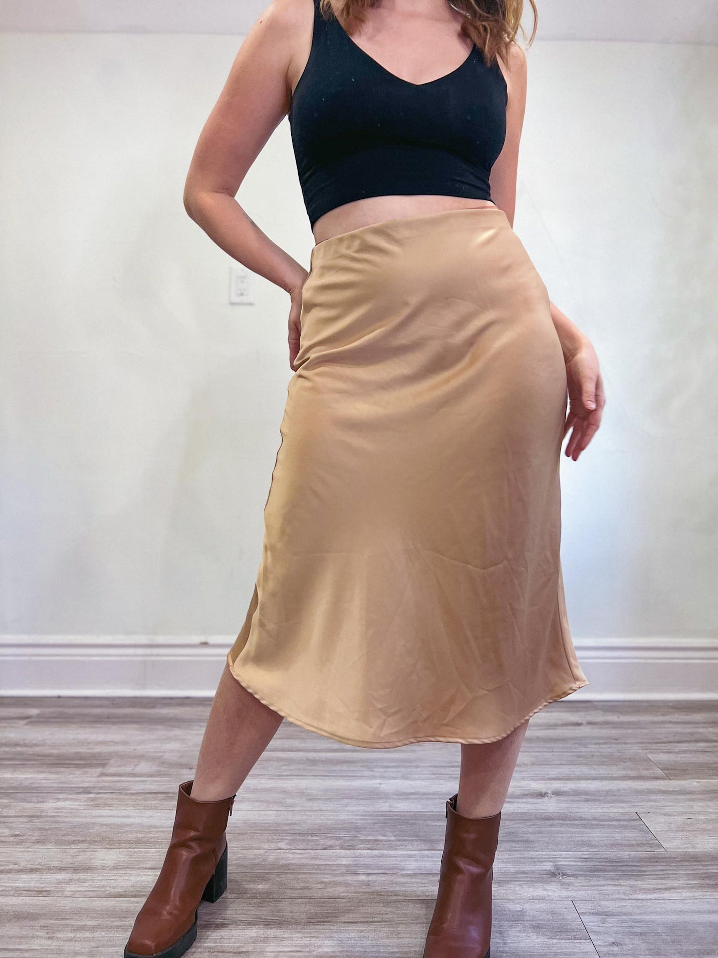 Rachel Zoe Satin Midi Skirt in Beige (Size L)