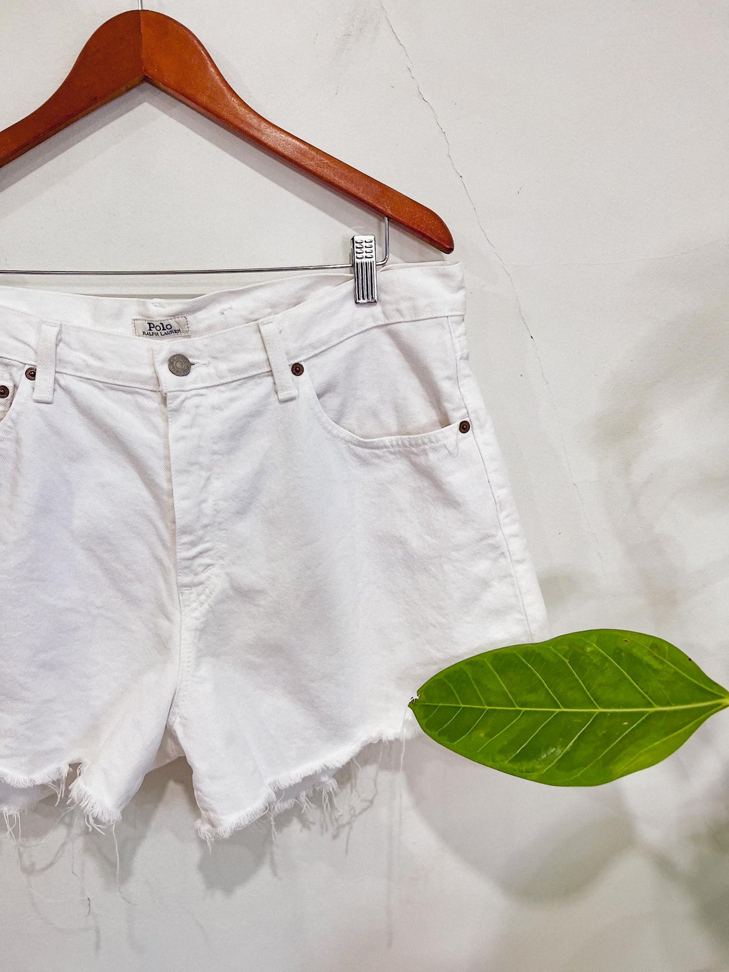 Polo Ralph Lauren "Crosby Relaxed Short" in White Denim (Size 32)