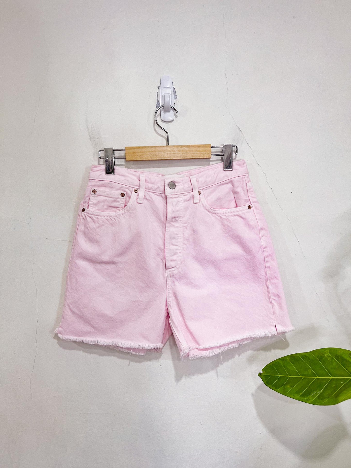 Denim Forum "The Yoko Mid Thigh Short" in Pale Pink (Size 27)