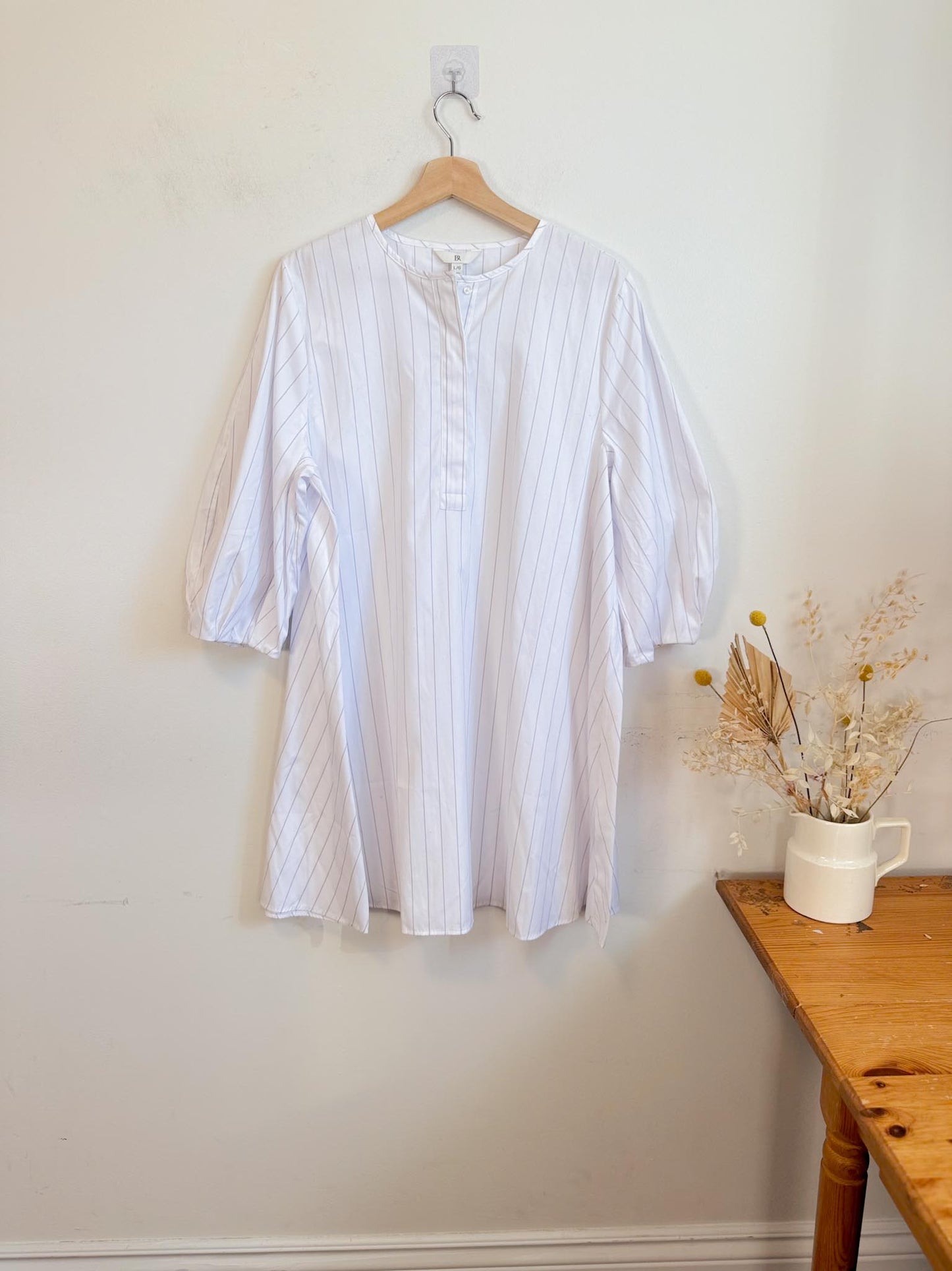 Banana Republic "Eyelet Puff-Sleeve Mini Dress in White/Lavender Stripe" NWT (Size L)