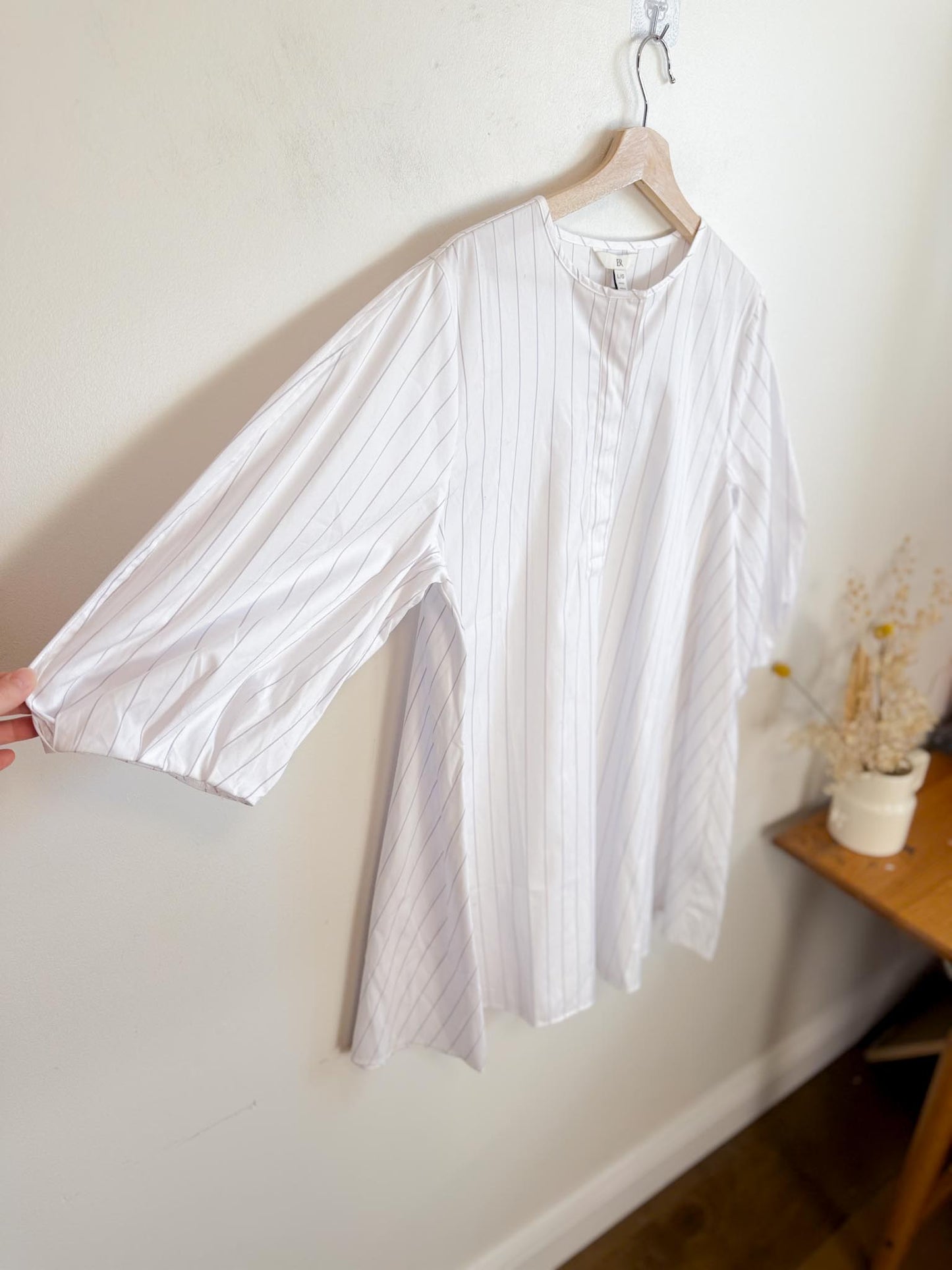Banana Republic "Eyelet Puff-Sleeve Mini Dress in White/Lavender Stripe" NWT (Size L)