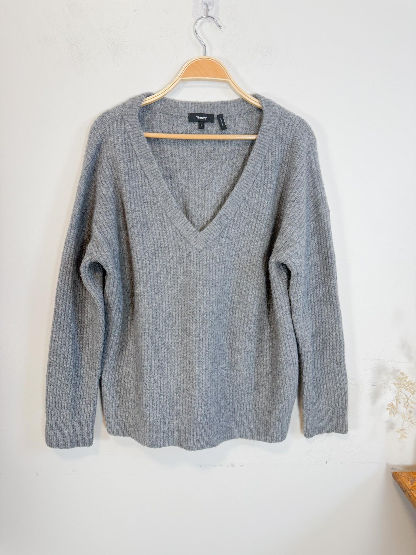 Theory V-Neck Yak & Merino Wool Sweater in Grey (Size L)