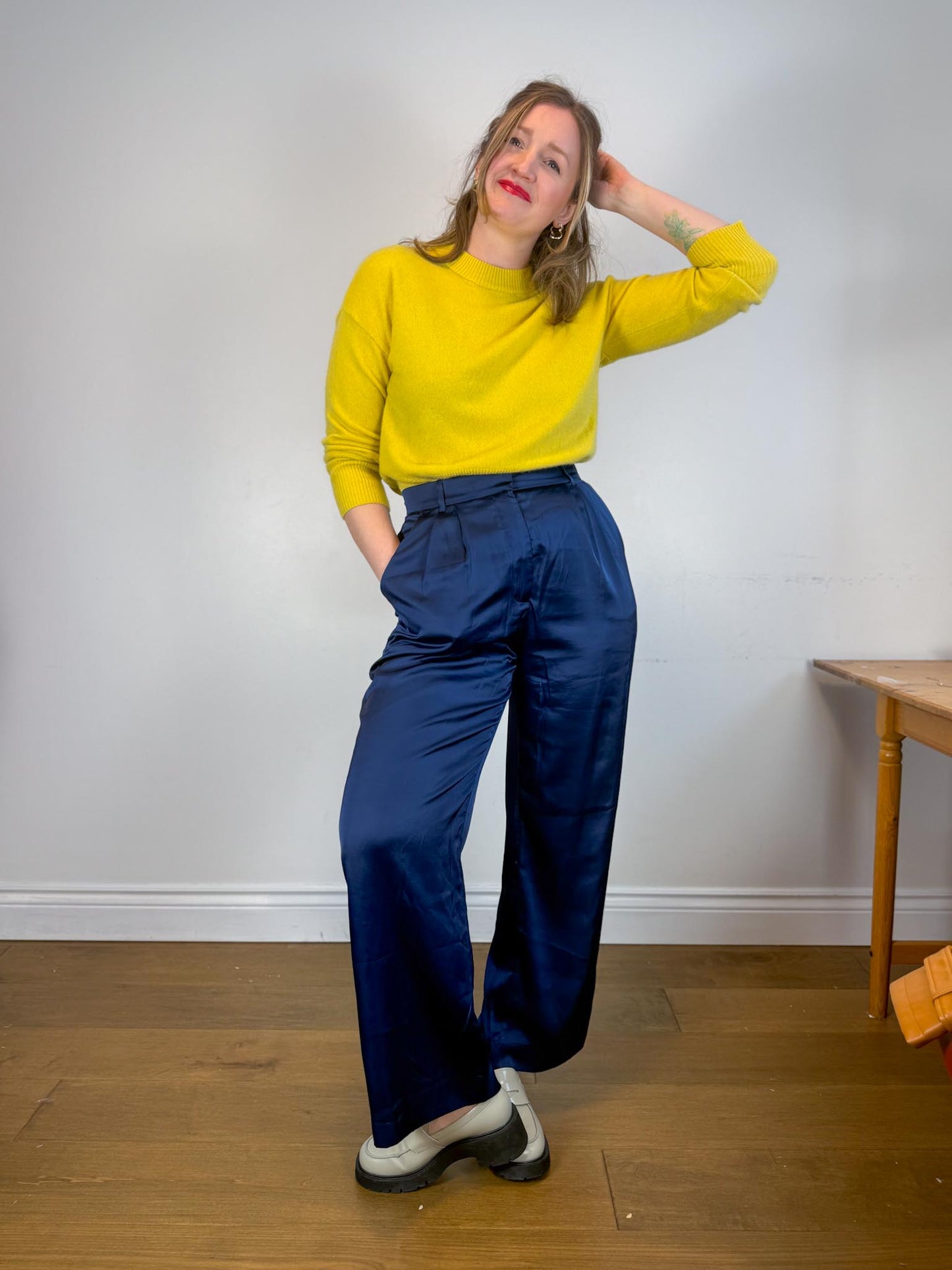 TILLEY Merino Wool & Cashmere Sweater in Yellow (Size M)