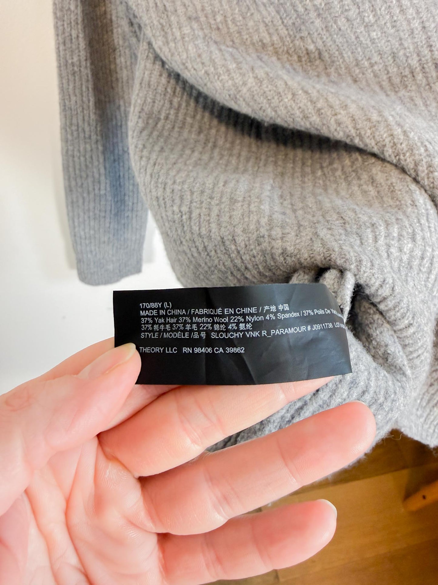 Theory V-Neck Yak & Merino Wool Sweater in Grey (Size L)
