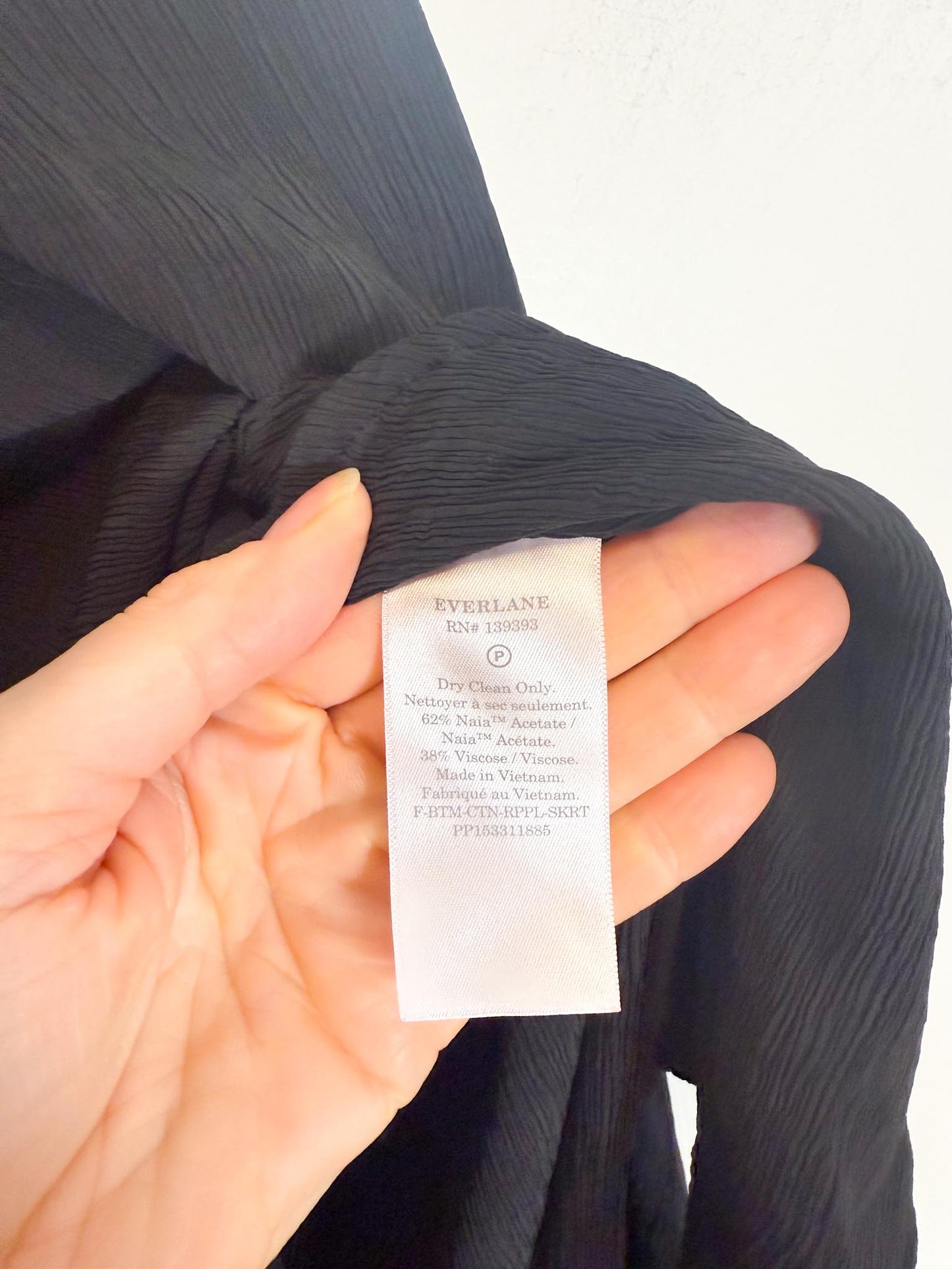 Everlane "Naia Ripple Skirt in Black" (Size XL)