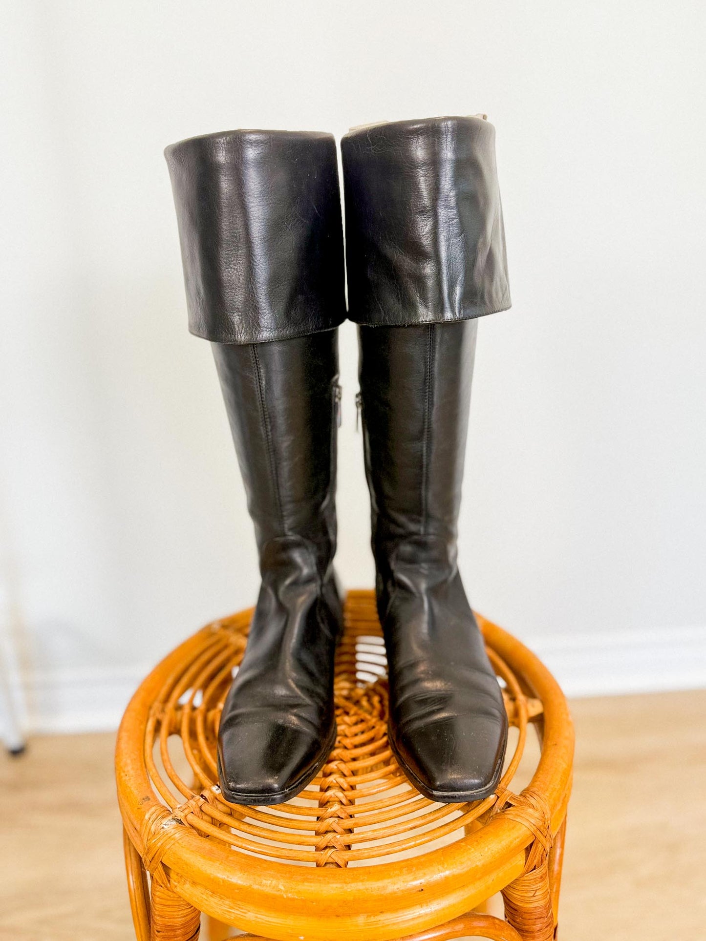 AQUATALIA Tall Calf Leather Boots in Black (Size 7.5)
