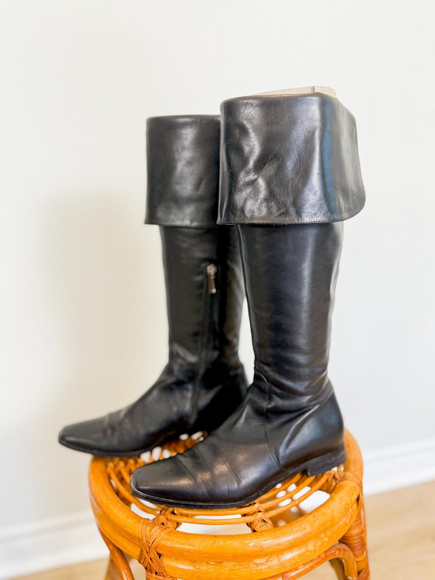 AQUATALIA Tall Calf Leather Boots in Black (Size 7.5)