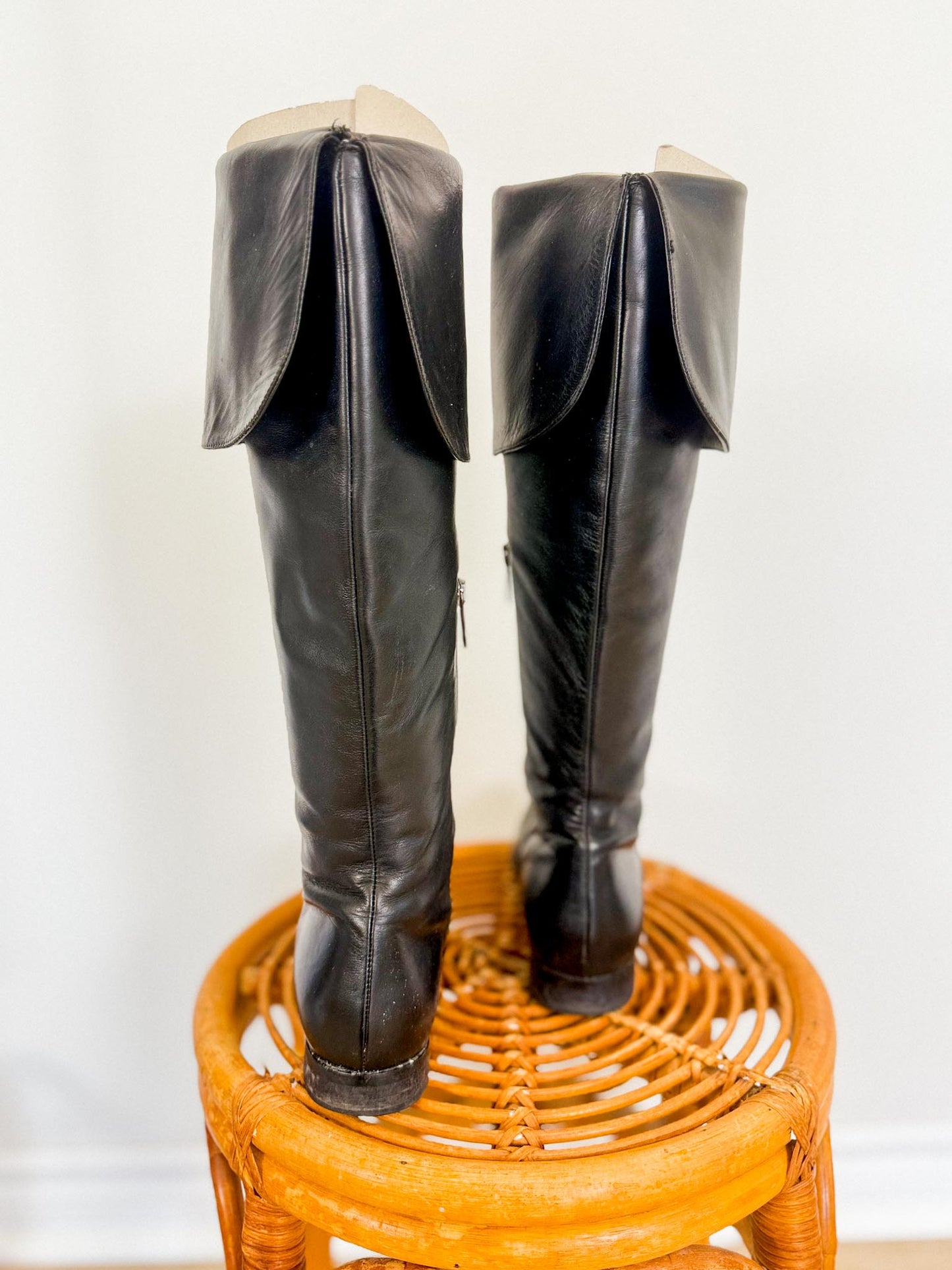 AQUATALIA Tall Calf Leather Boots in Black (Size 7.5)