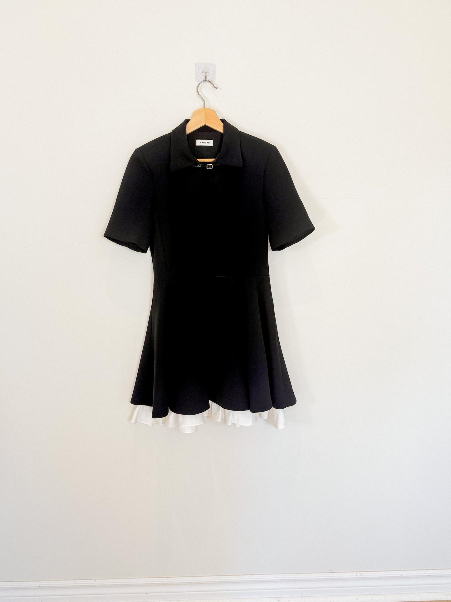 SANDRO "Short contrast skater dress" in Black NWT (Size S/M)