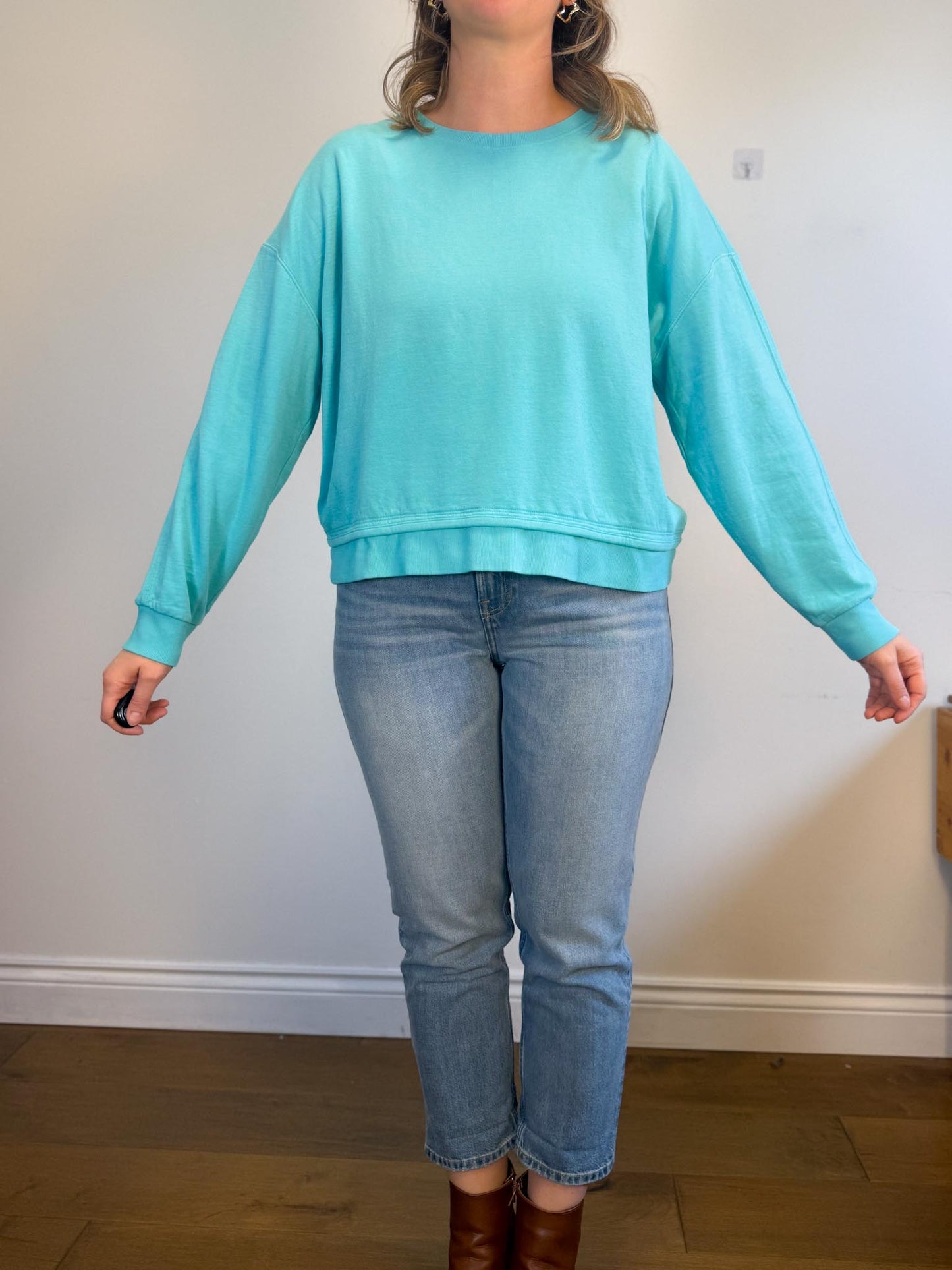 Athleta "Sundown Sweatshirt 2.0" in Aqua (Size L)