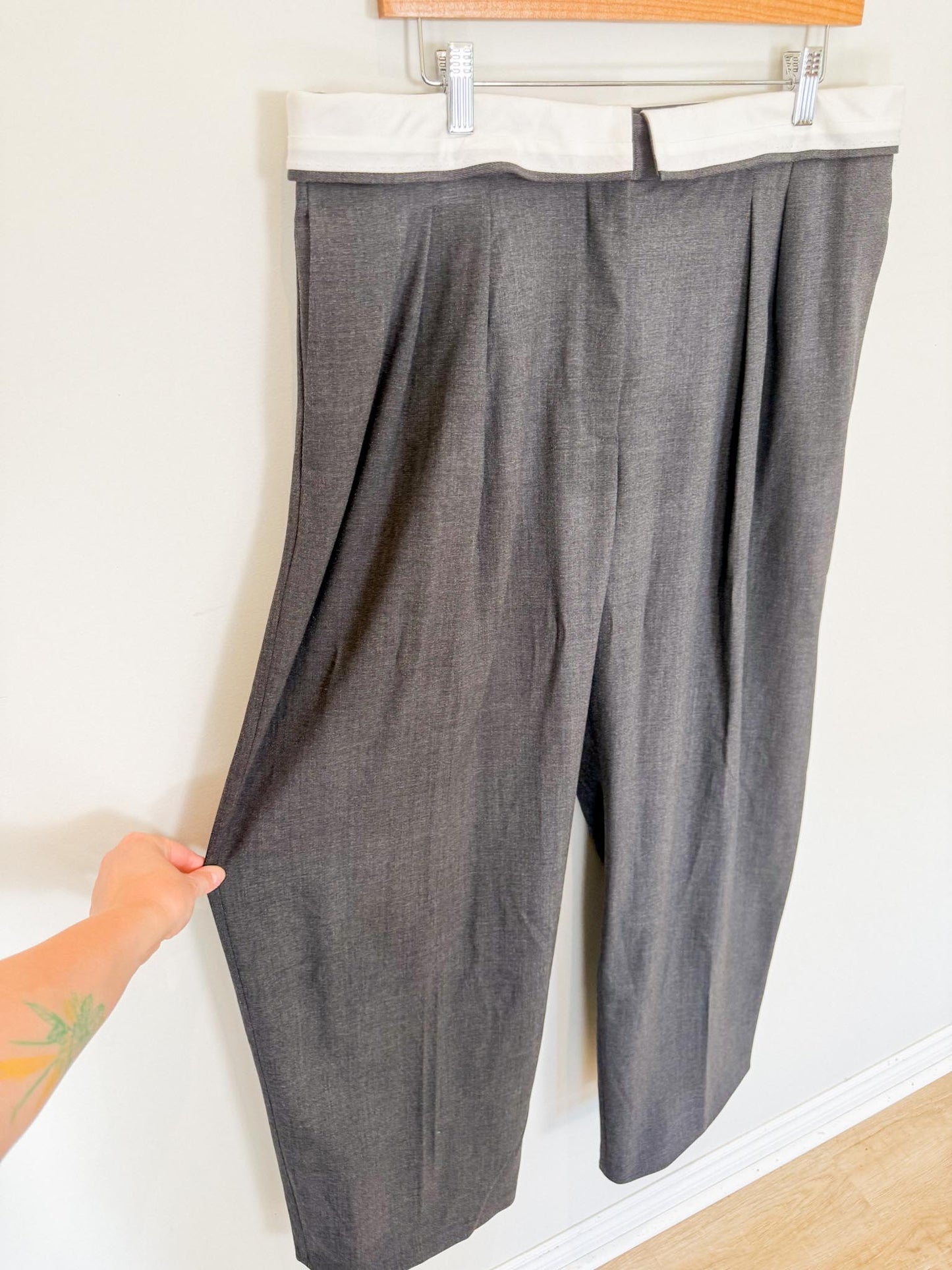 Babaton "Bureau Wool Pant in Dark Grey" (Size L/XL)