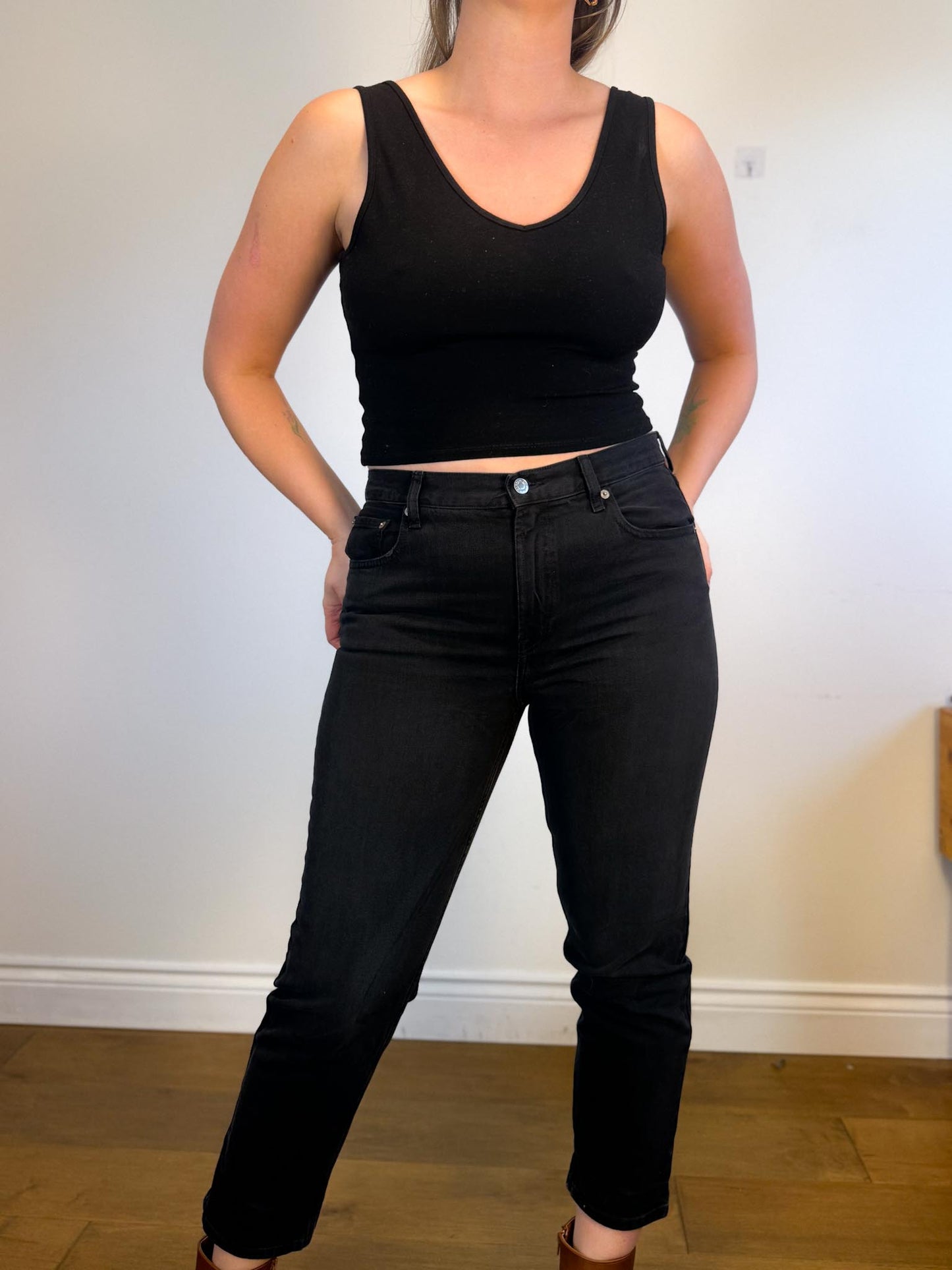 Everlane "The Super-Soft Relaxed Jean in Black" NWT (Size 31)