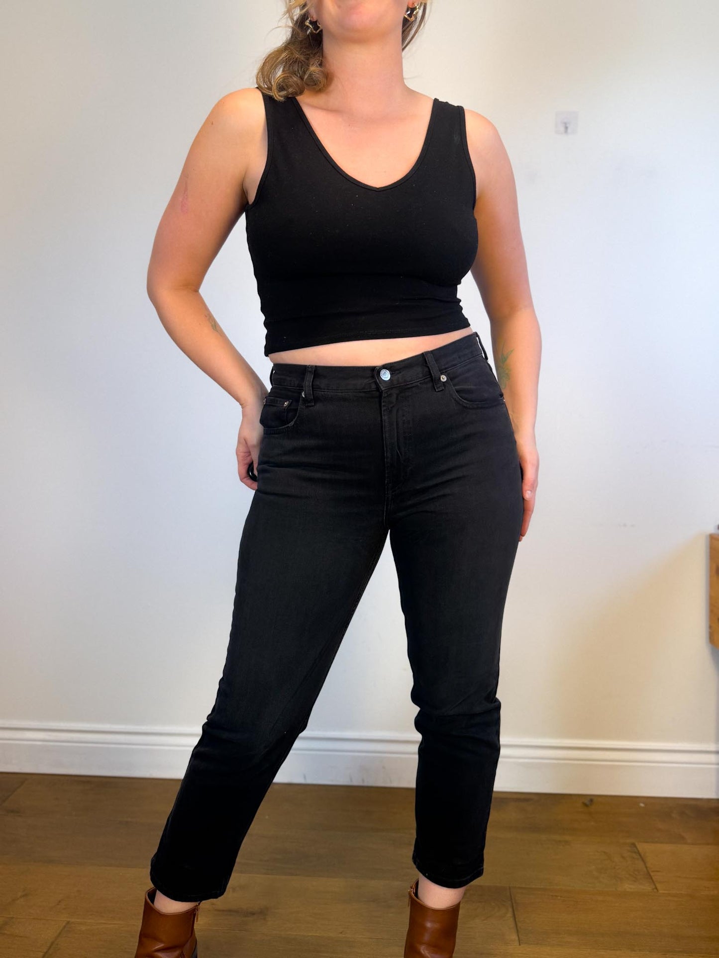 Everlane "The Super-Soft Relaxed Jean in Black" NWT (Size 31)
