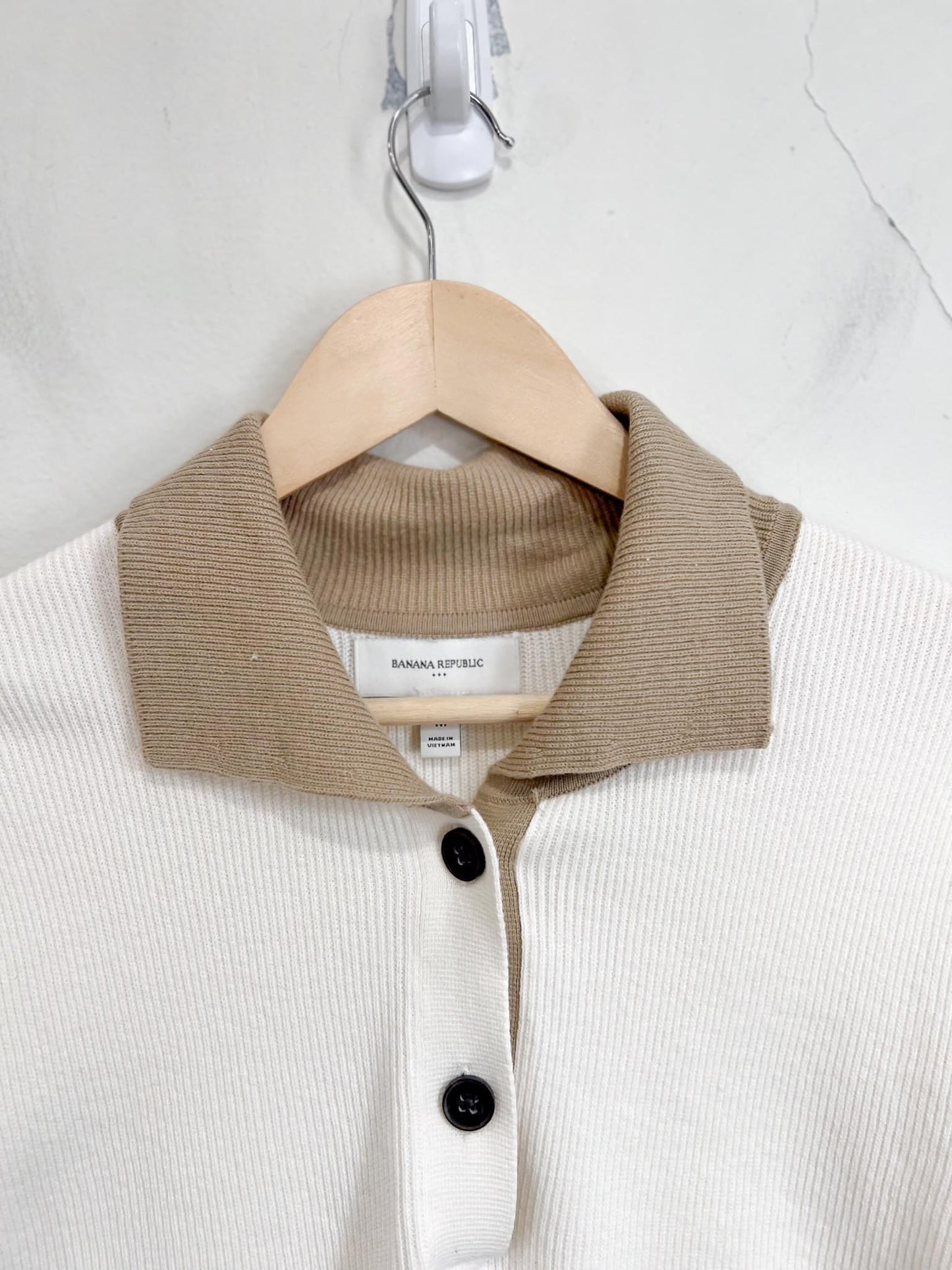 Banana Republic Collared Knit Polo Shirt (Size M/L)