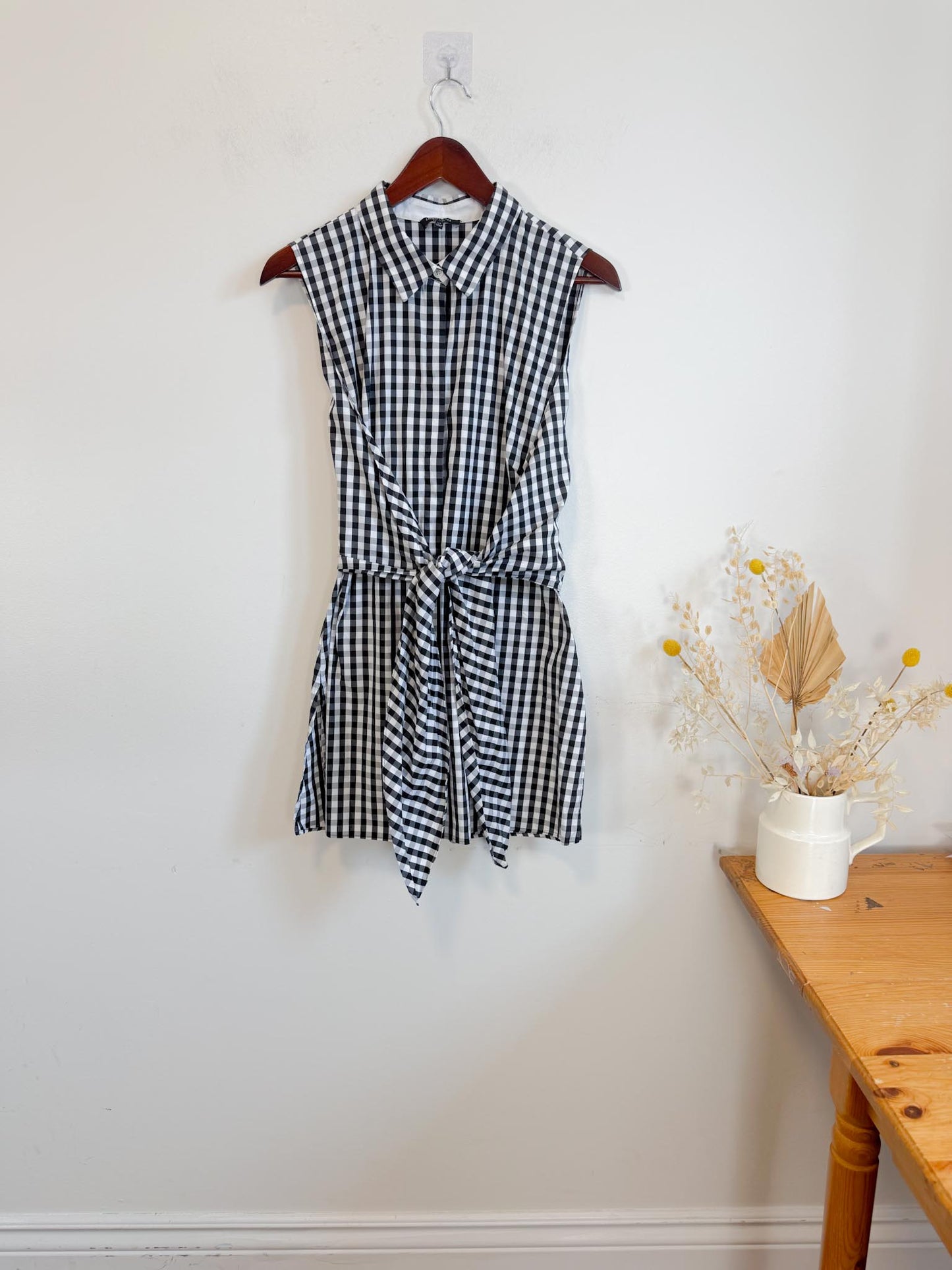 Lafayette 148 "Mariel Check Sleeveless Front Tie Blouse in White/Black" (Size L)