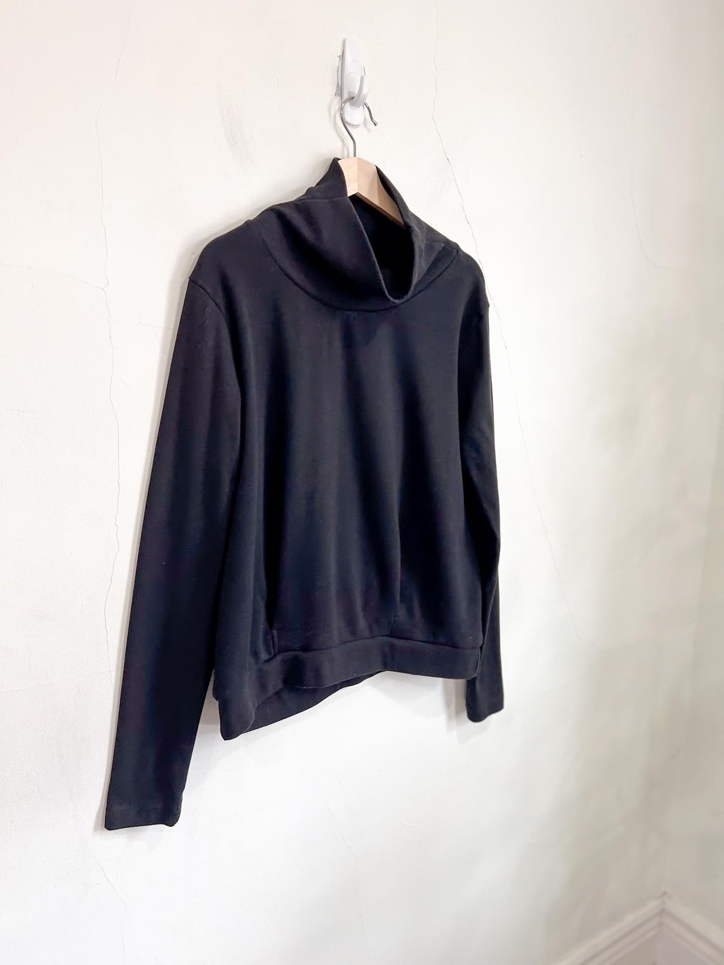 Alo Yoga Mockneck Pullover Sweater in Black (Size M/L)