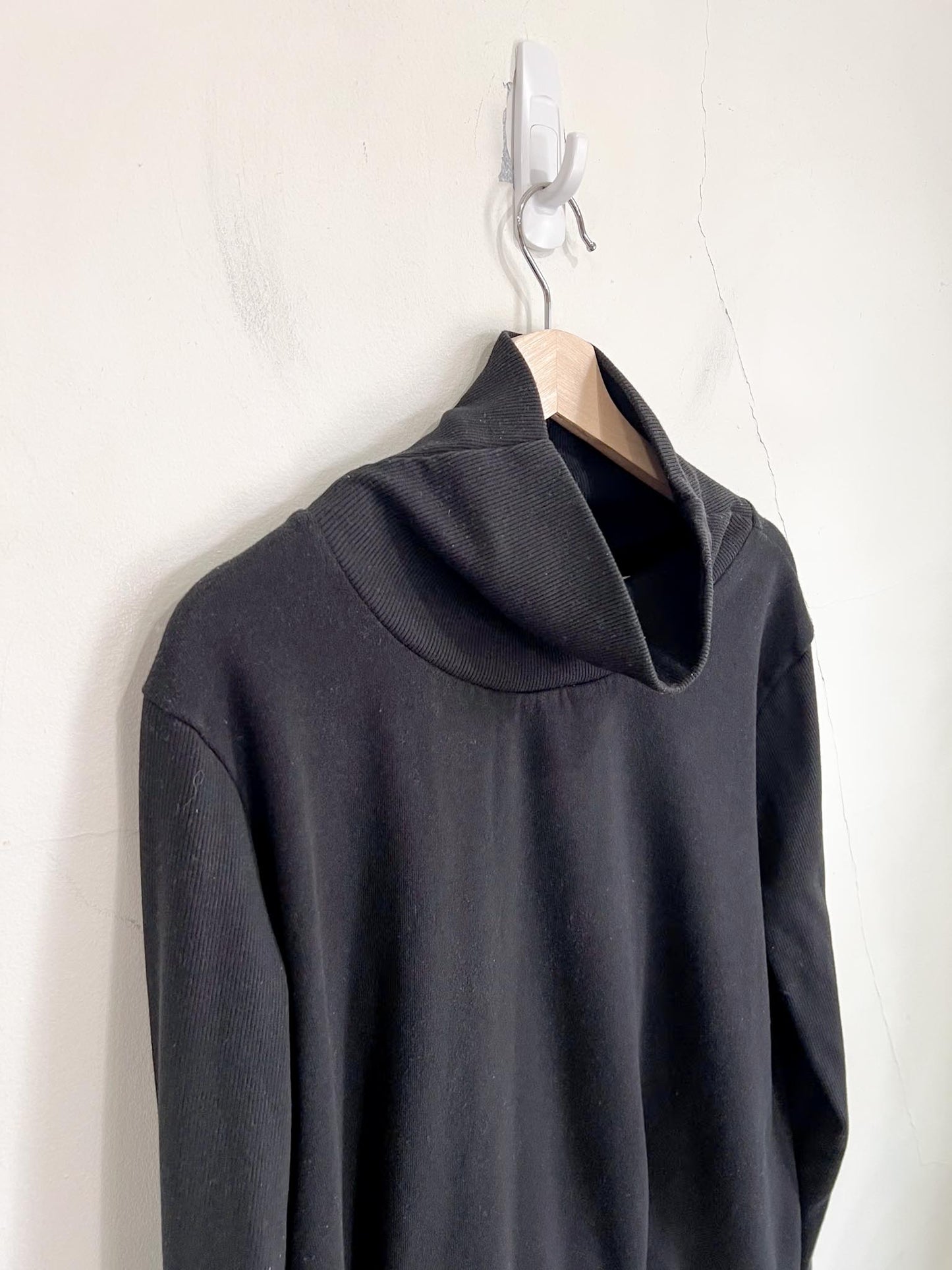 Alo Yoga Mockneck Pullover Sweater in Black (Size M/L)