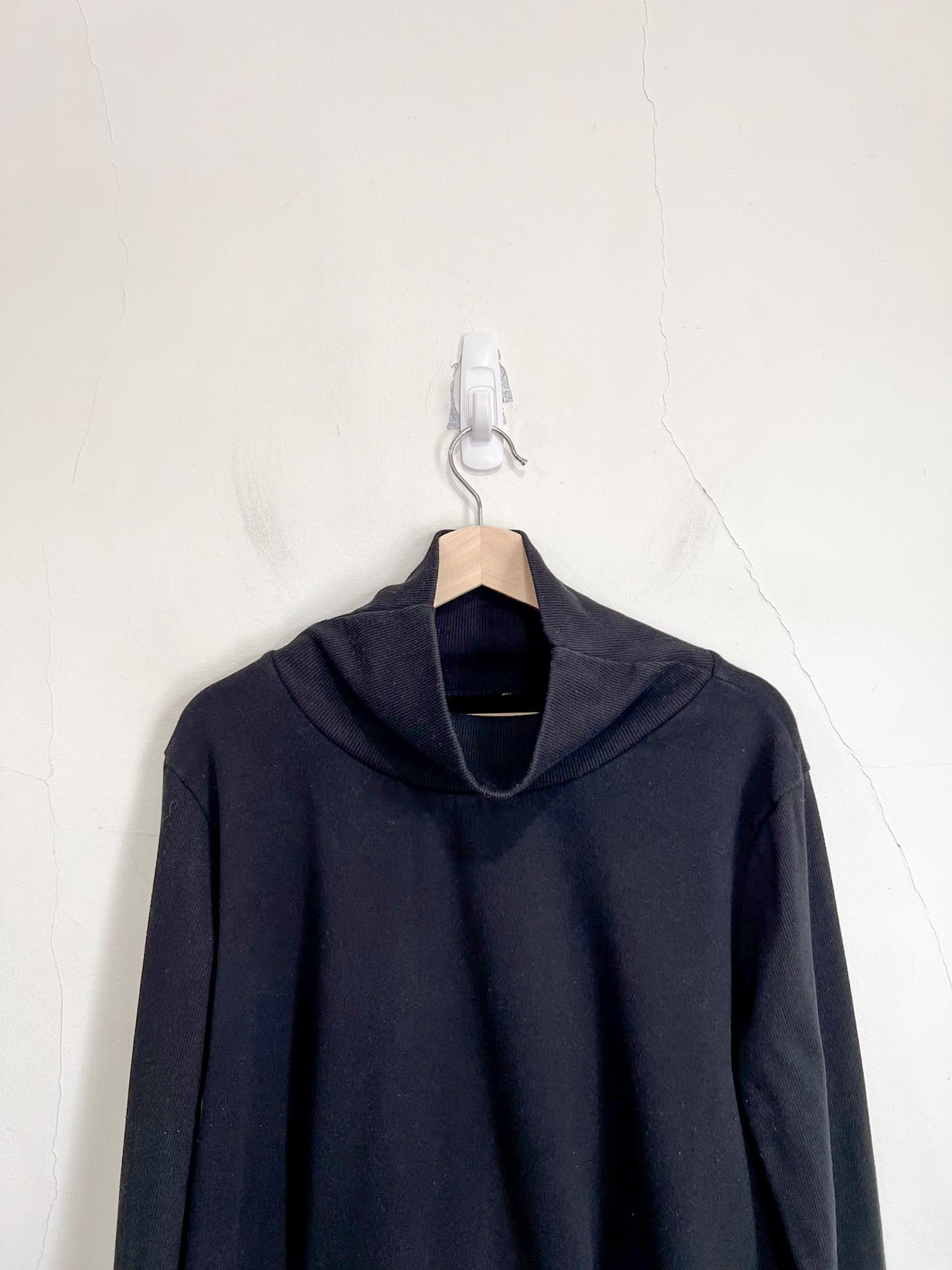 Alo Yoga Mockneck Pullover Sweater in Black (Size M/L)