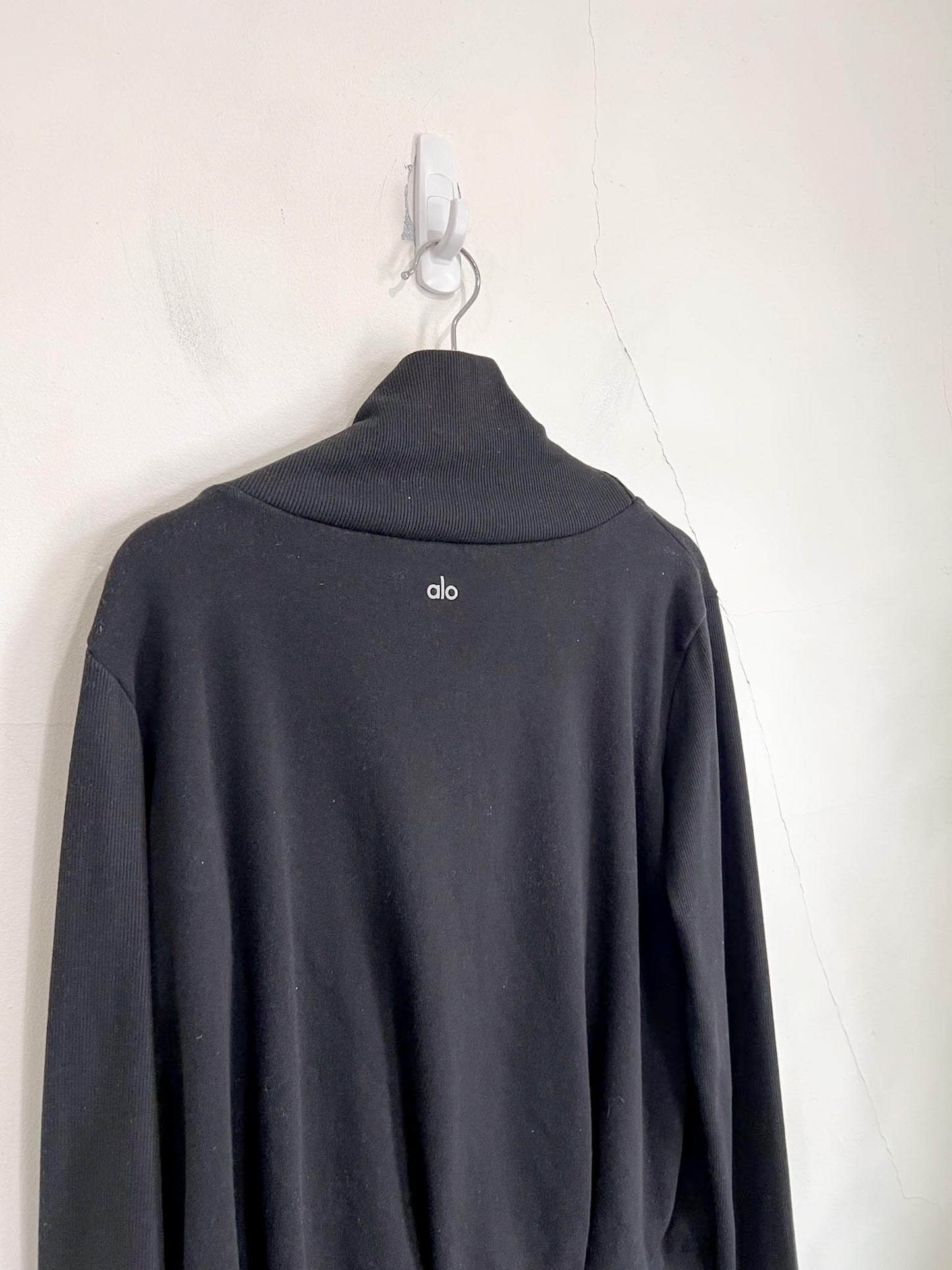 Alo Yoga Mockneck Pullover Sweater in Black (Size M/L)