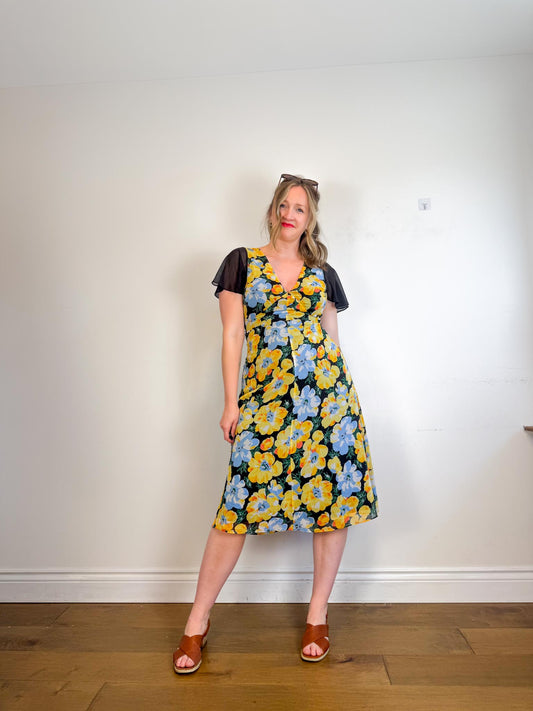 Club Monaco "Flutter Sleeve Dress in Floral" (Size M)