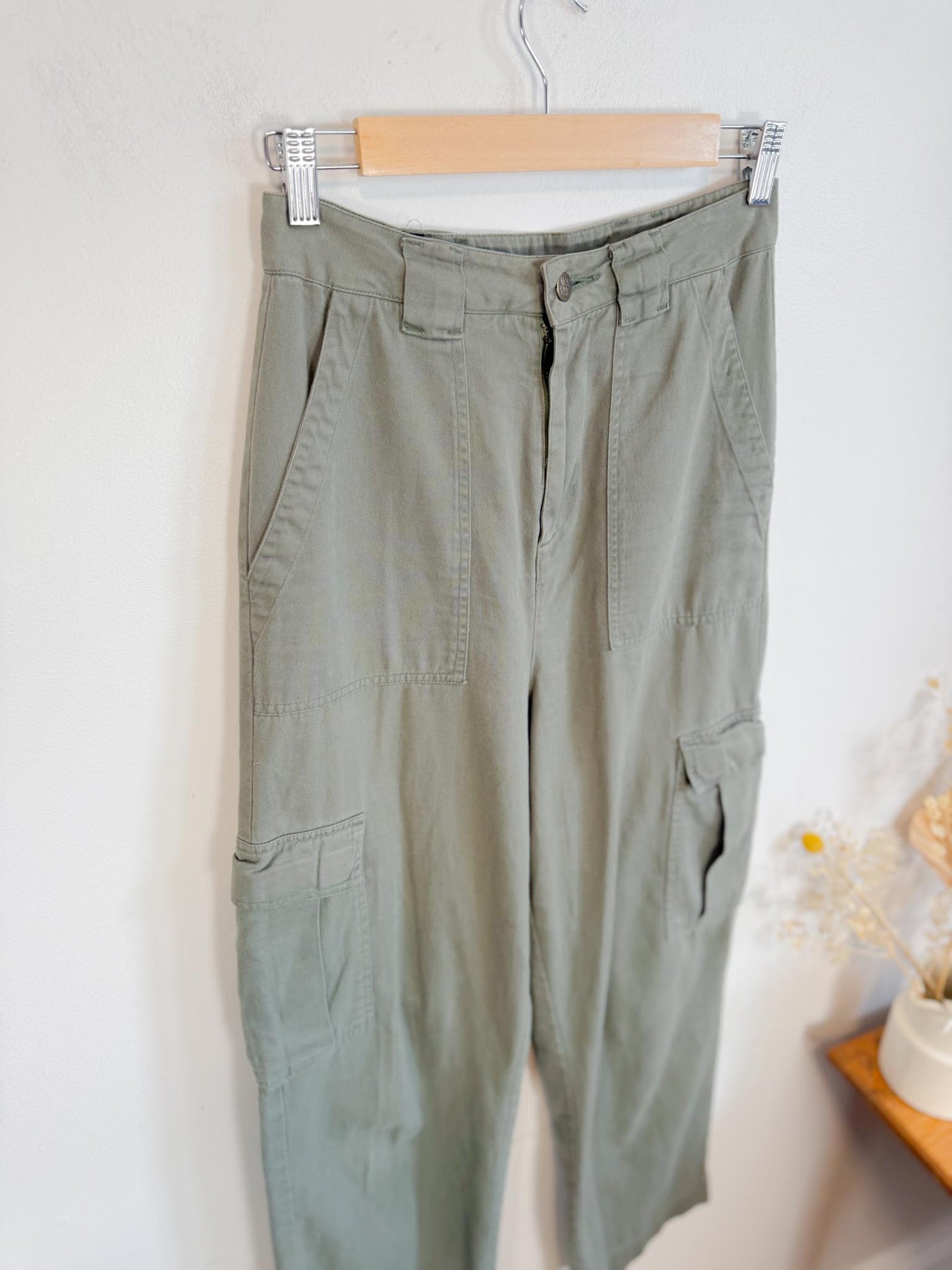 Lucy & Yak Sustainable High Rise Cargo Pants in Green (Size S)