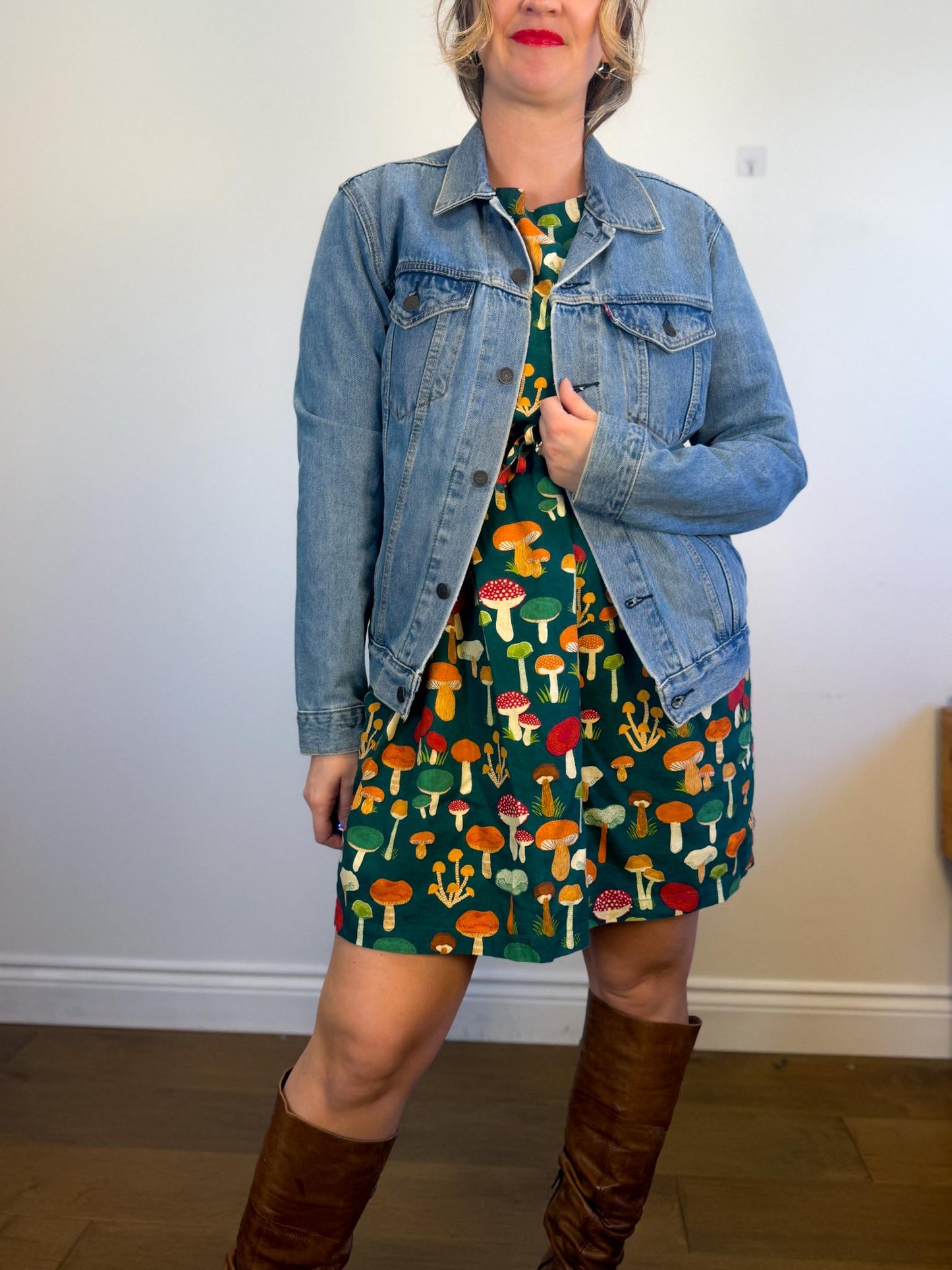 Levi’s Denim Jacket in Light Wash (Size M)