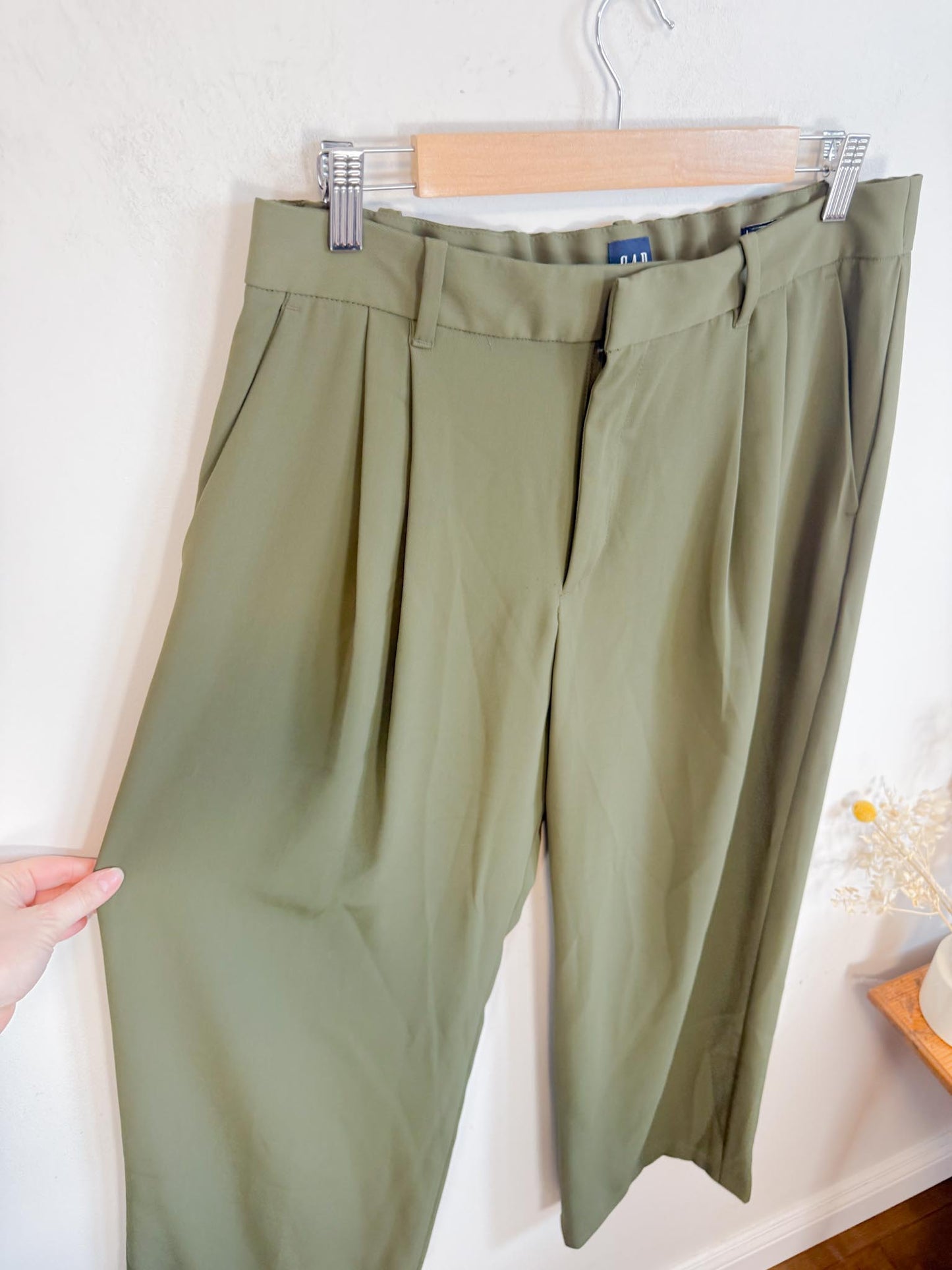 Gap "Pleated Wide Leg Trousers in Moss Green" (Size 12)