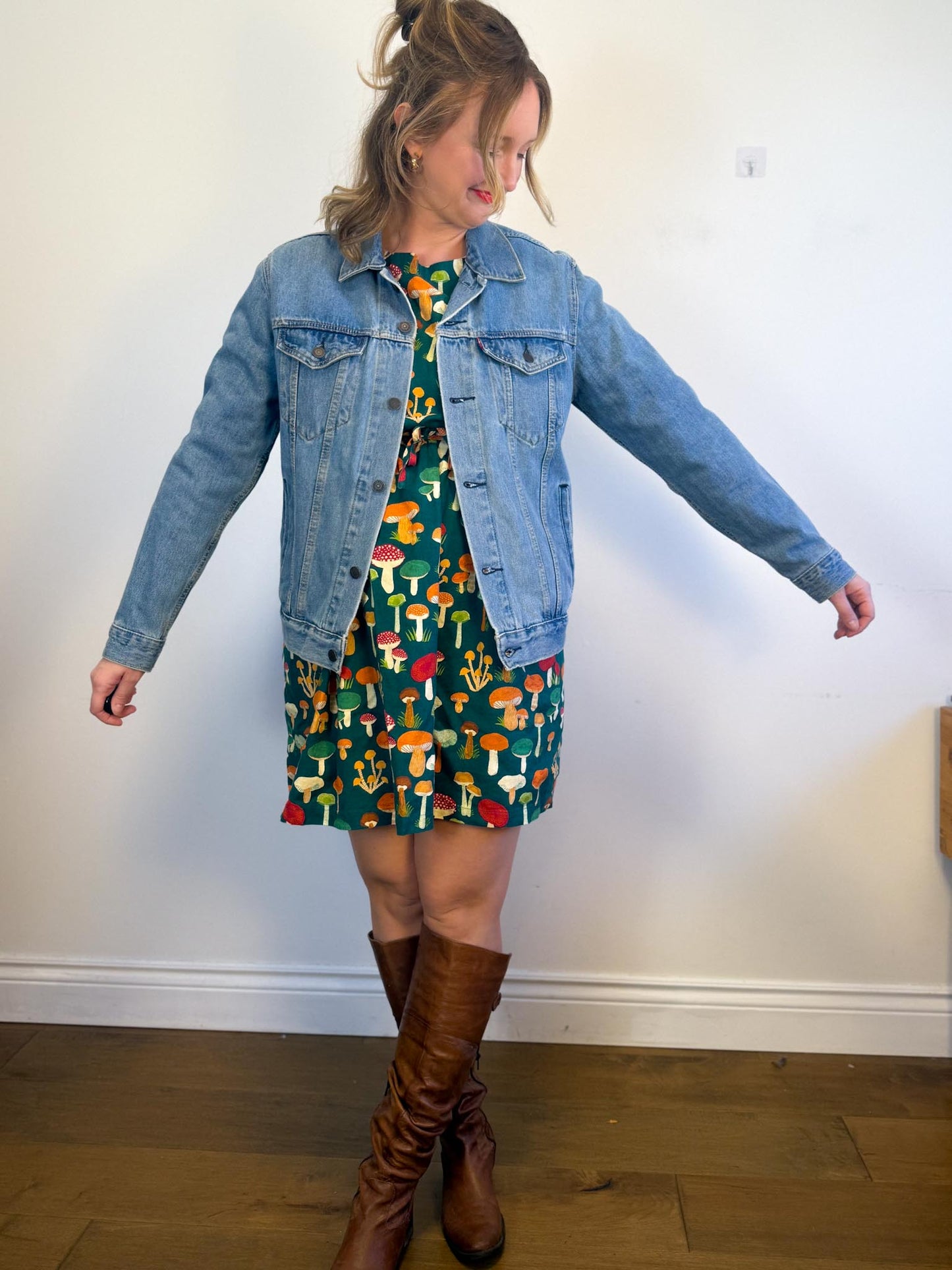 Levi’s Denim Jacket in Light Wash (Size M)