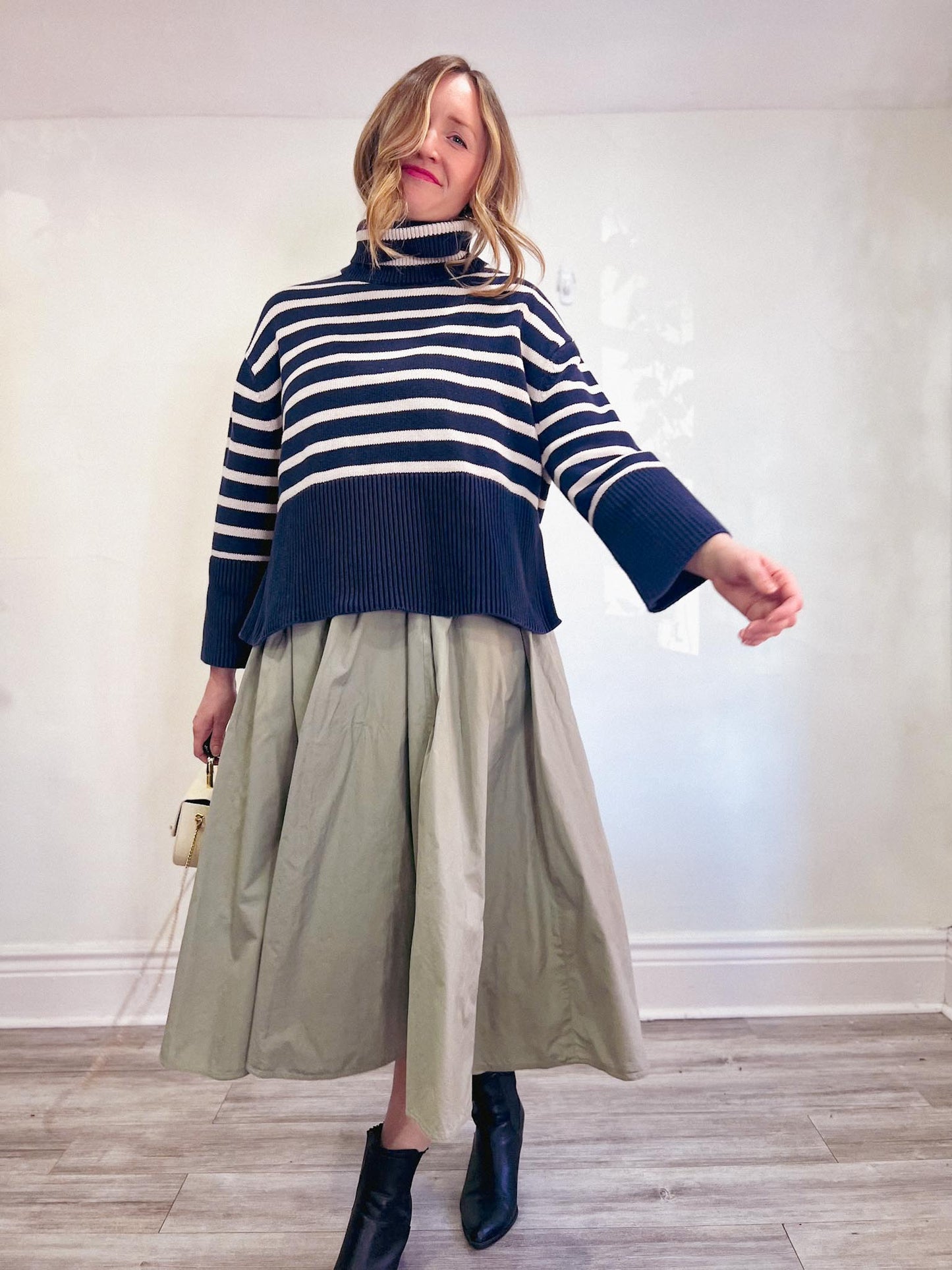 Gap Chunky Knit Striped Turtleneck Sweater in Navy/Off-White (Size M)