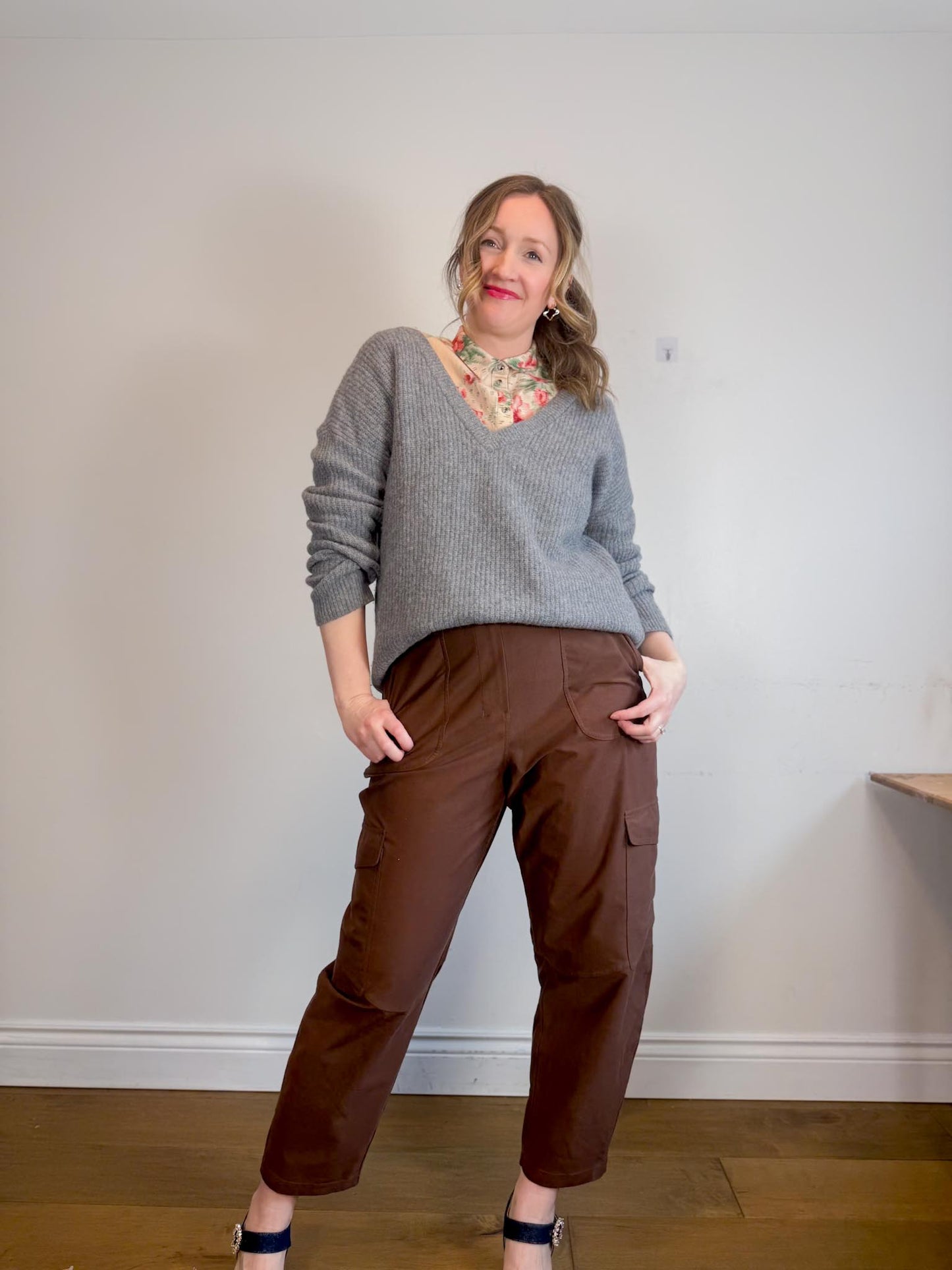 Theory V-Neck Yak & Merino Wool Sweater in Grey (Size L)