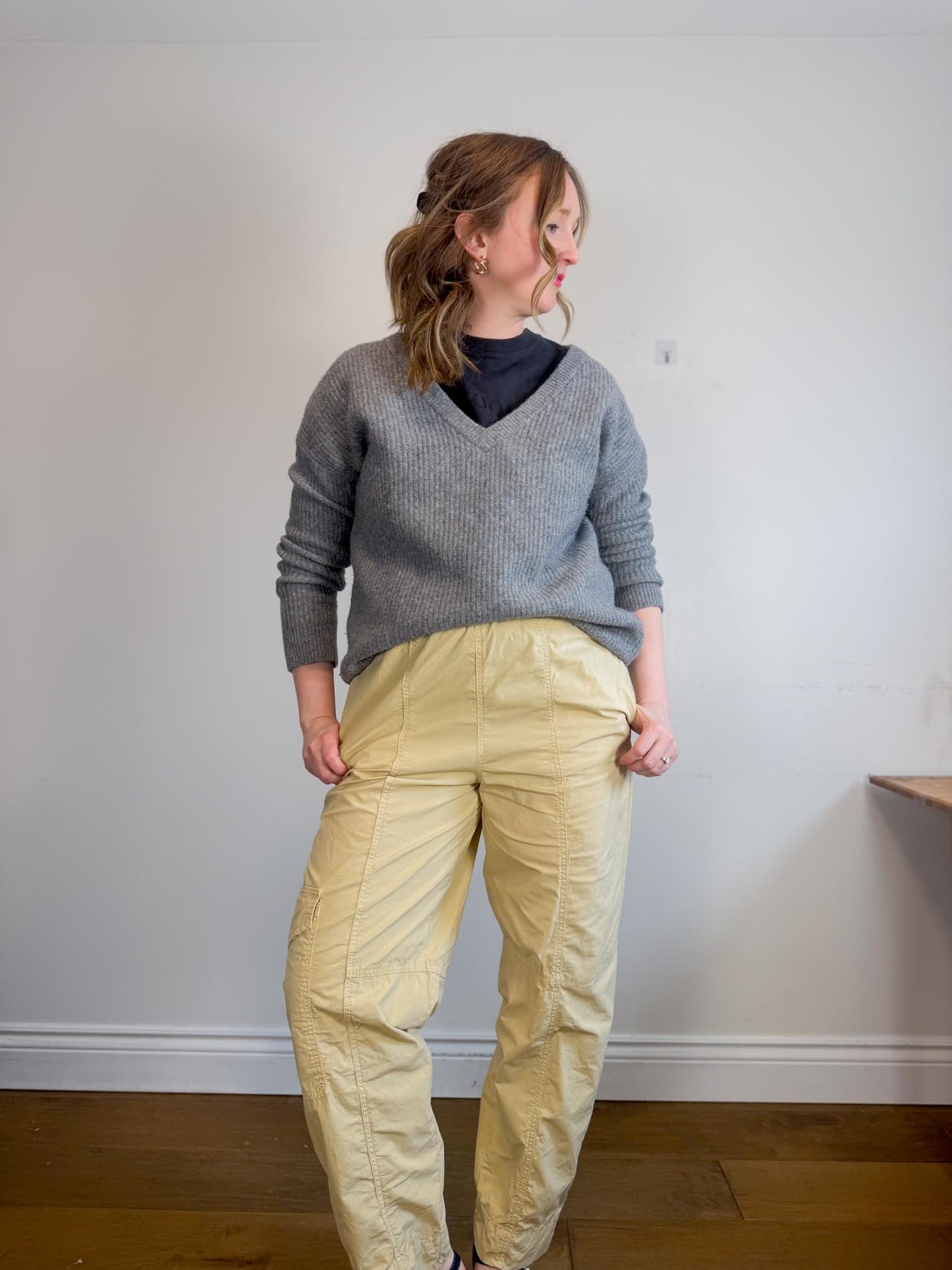 Theory V-Neck Yak & Merino Wool Sweater in Grey (Size L)