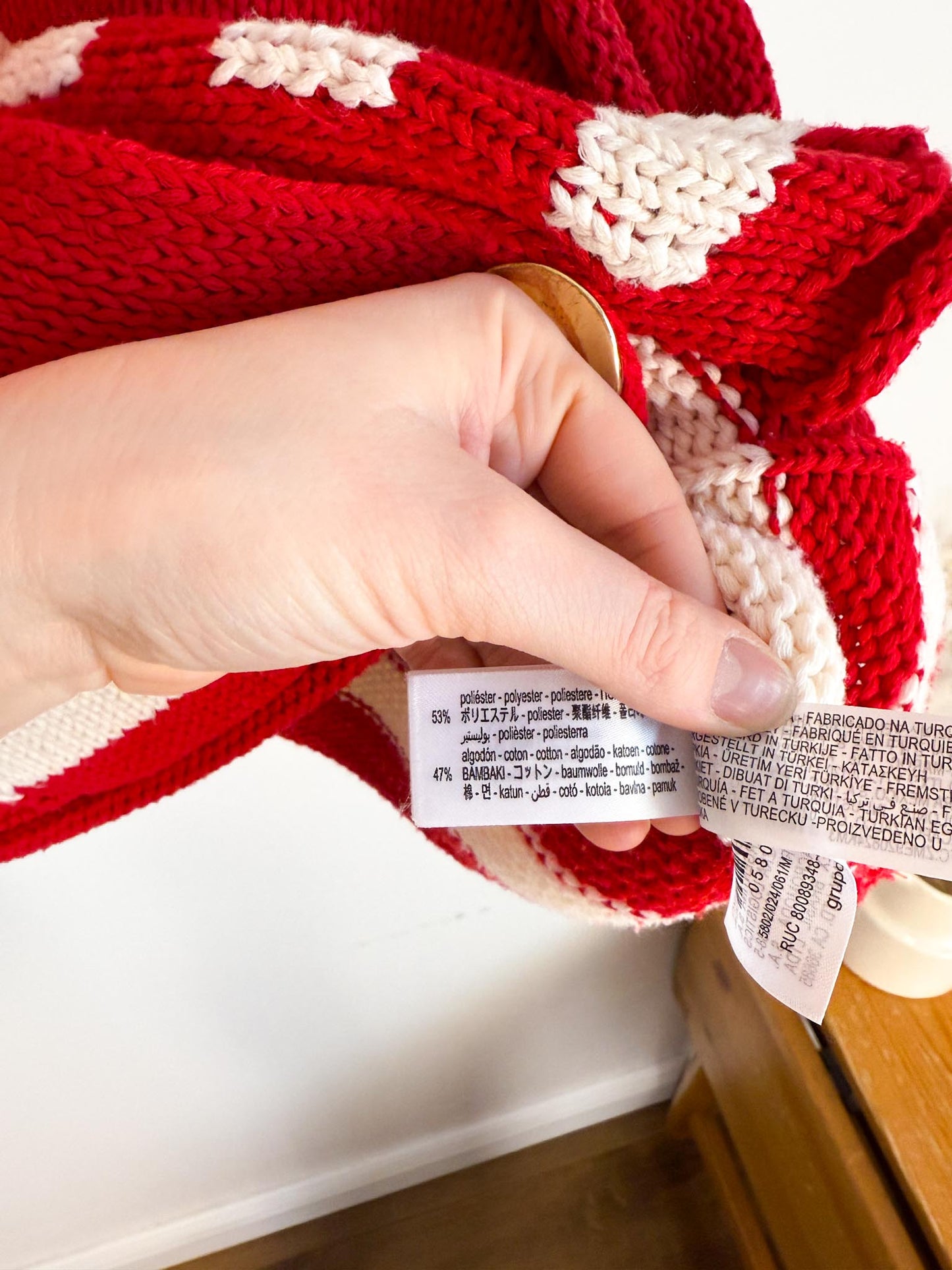 Zara Striped Sweater Vest in Red/White (Size M/L)