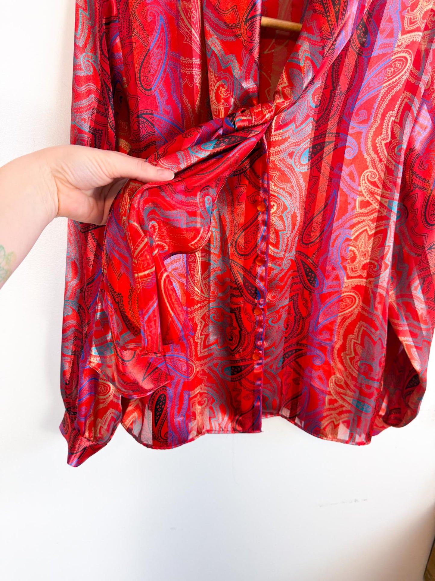 Vintage Blouse with Neck Tie in Red (Size M/L)