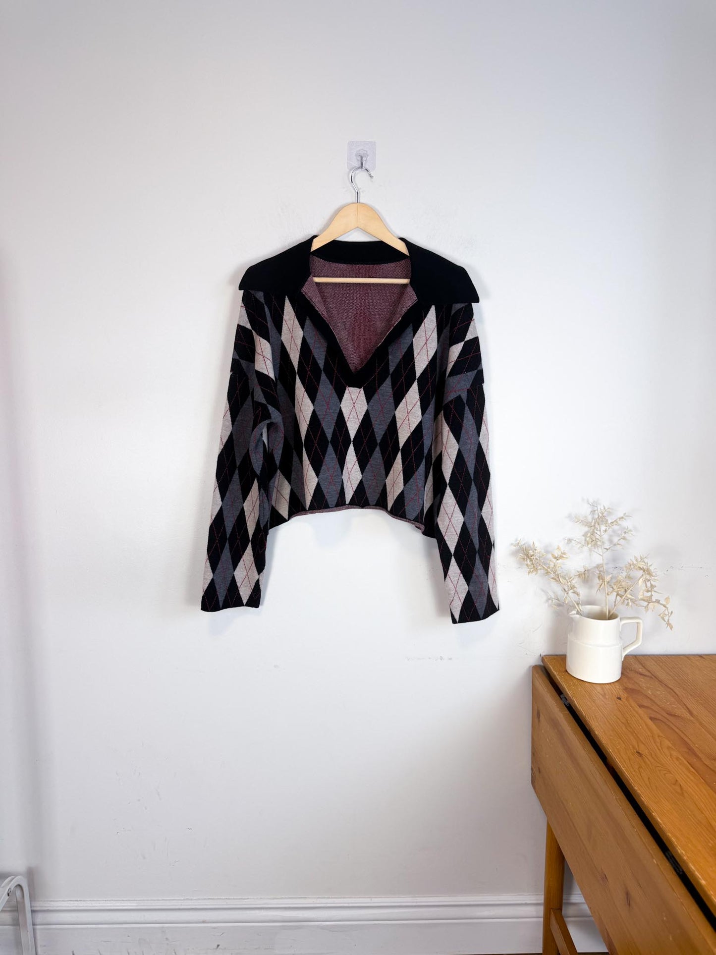 Argyle Collared Cropped Sweater in Black/Red/White (Size L/XL)