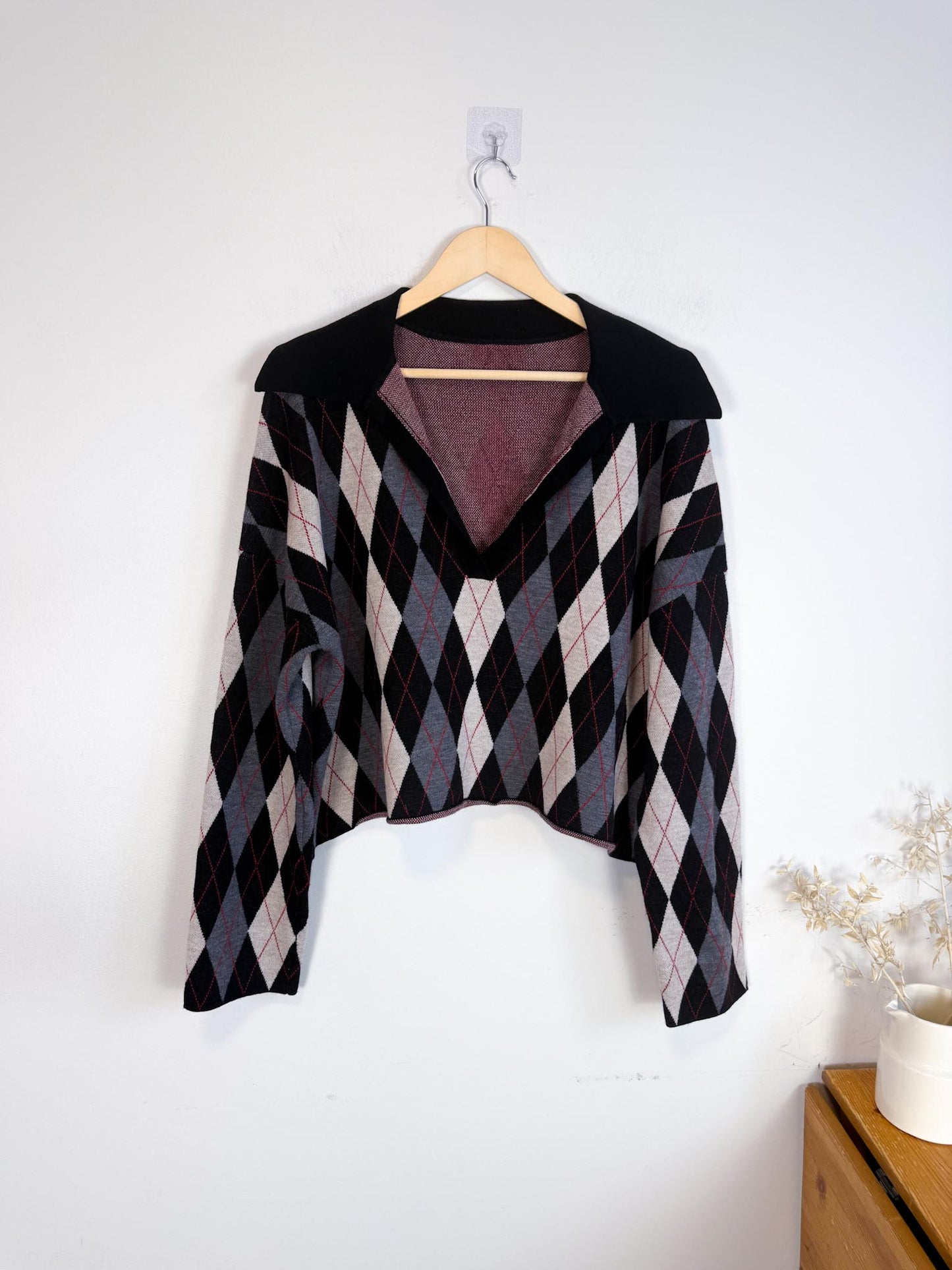 Argyle Collared Cropped Sweater in Black/Red/White (Size L/XL)