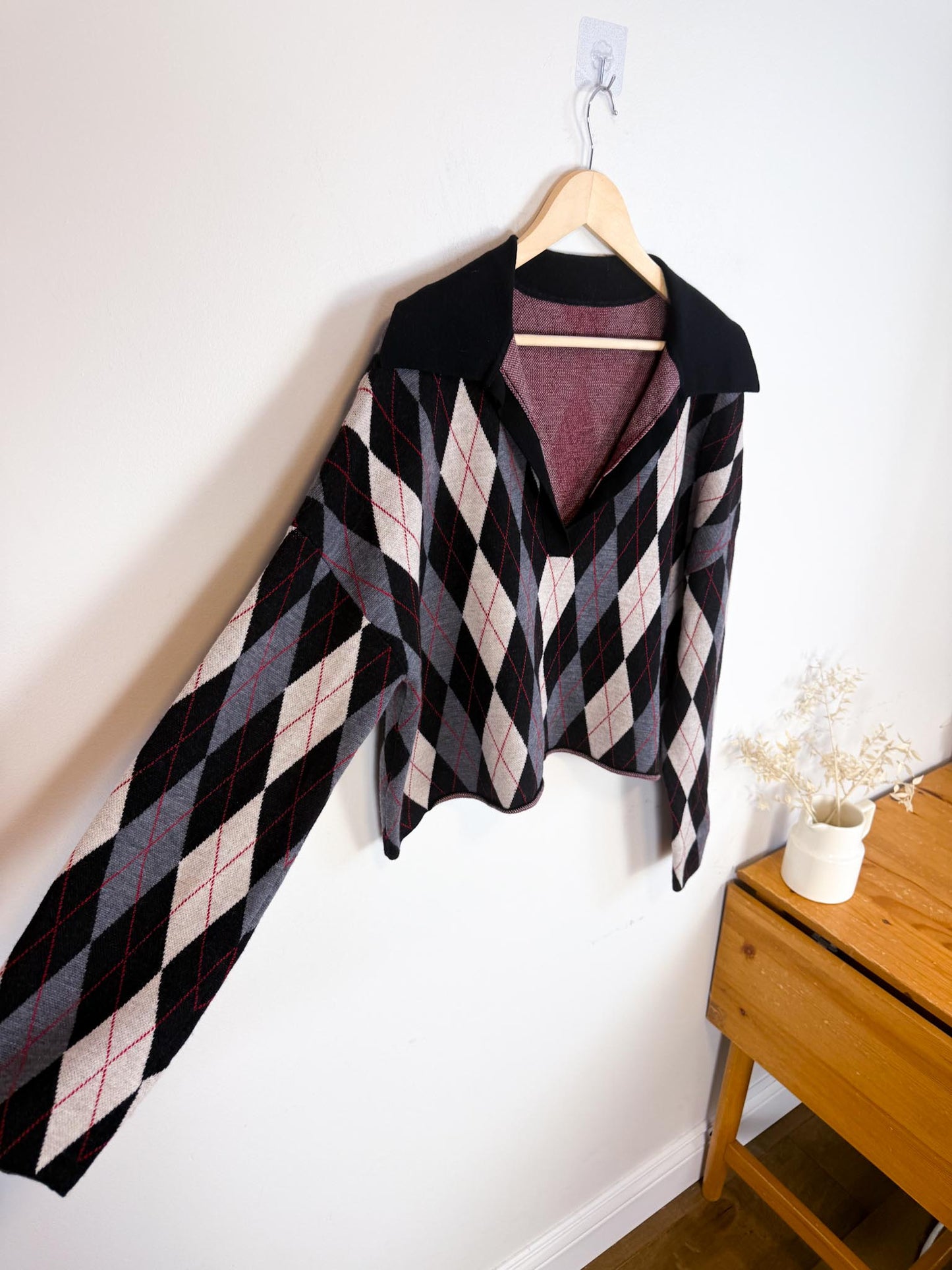 Argyle Collared Cropped Sweater in Black/Red/White (Size L/XL)