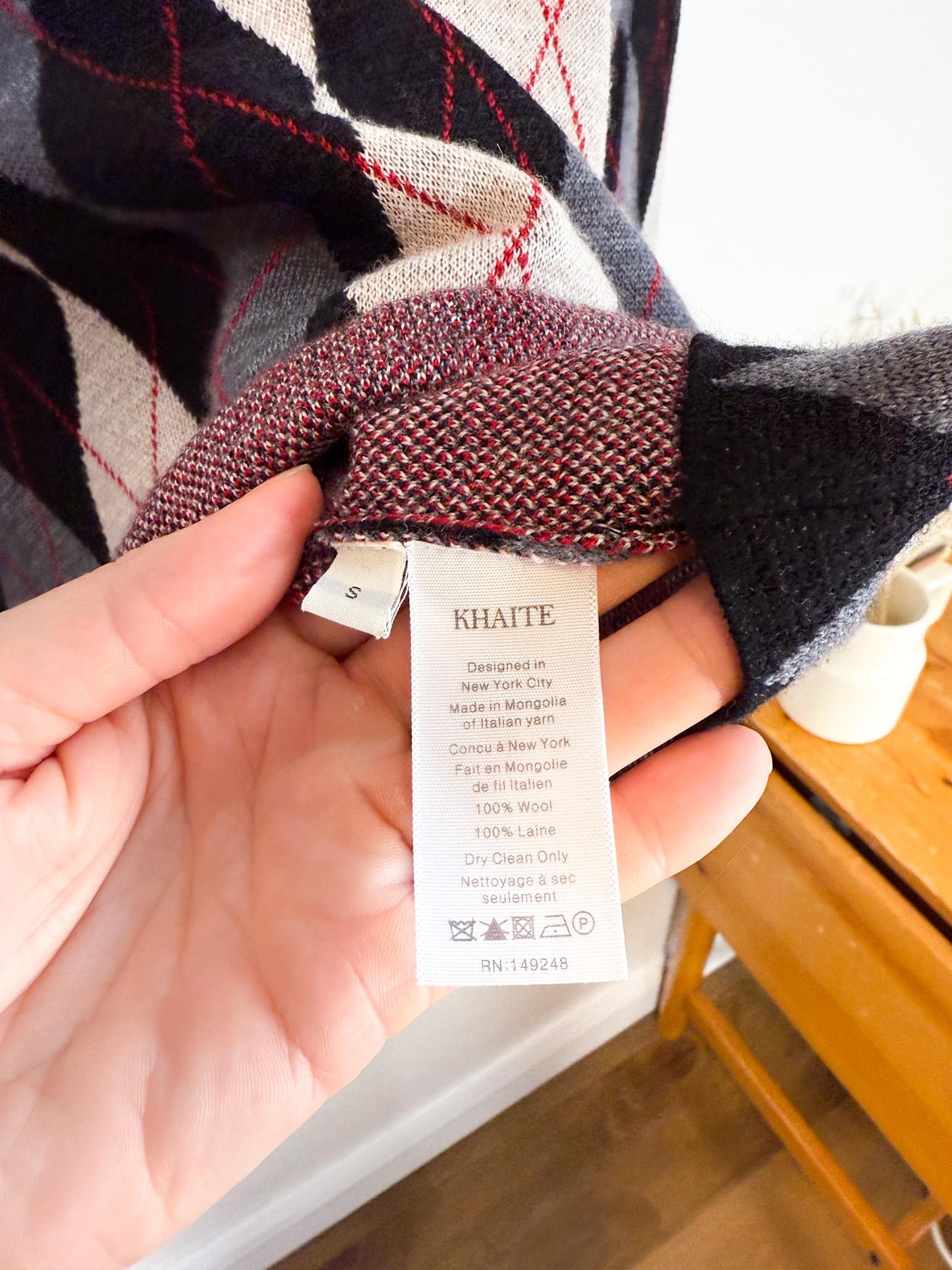 Argyle Collared Cropped Sweater in Black/Red/White (Size L/XL)