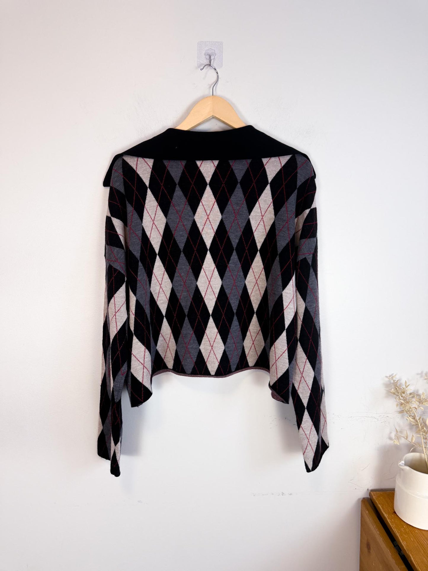 Argyle Collared Cropped Sweater in Black/Red/White (Size L/XL)