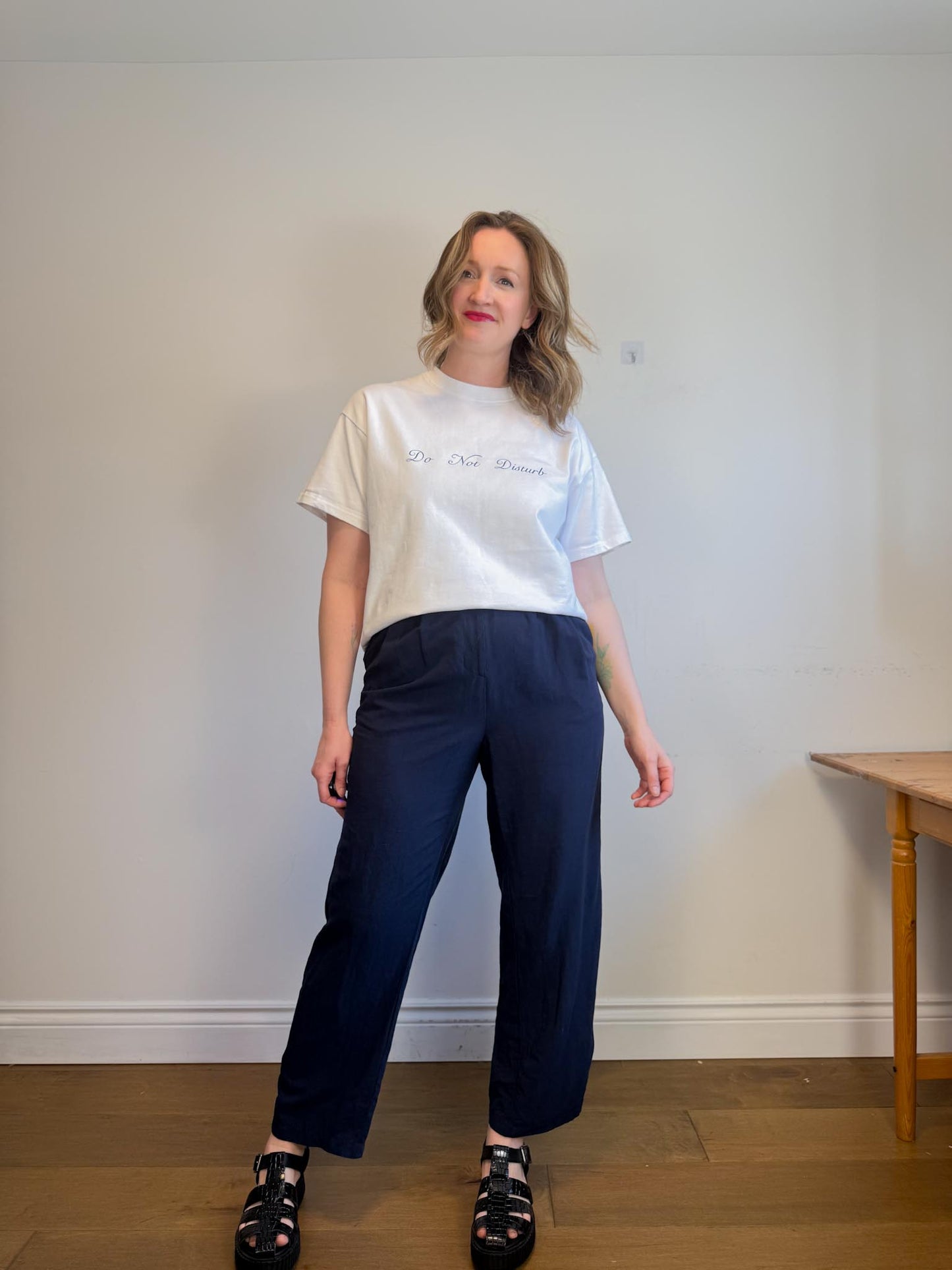 MR.SATURDAY Designer "Do Not Disturb" Graphic T-Shirt in White (Size M)