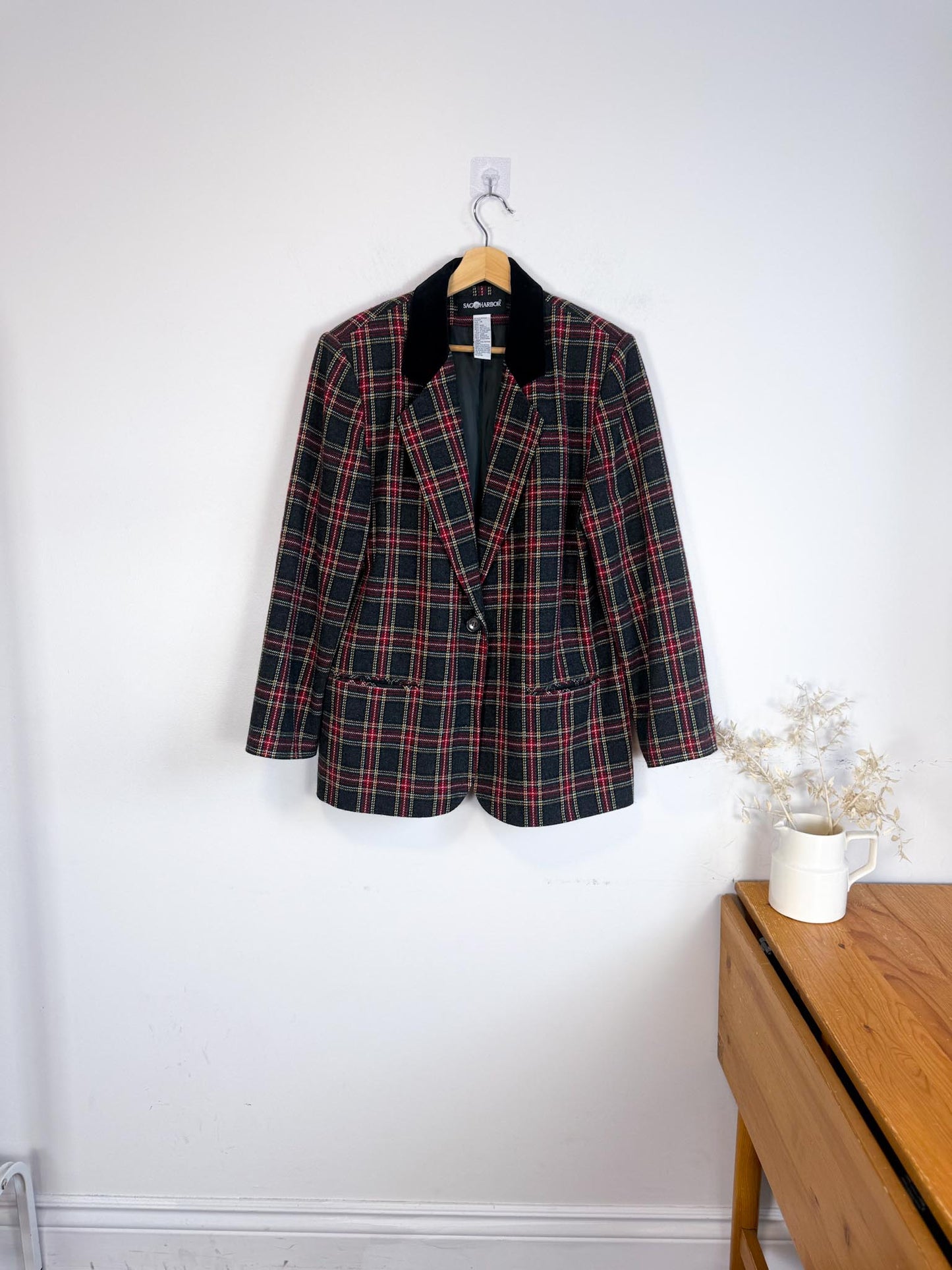 Vintage Plaid Blazer in Black/Red (Size L)