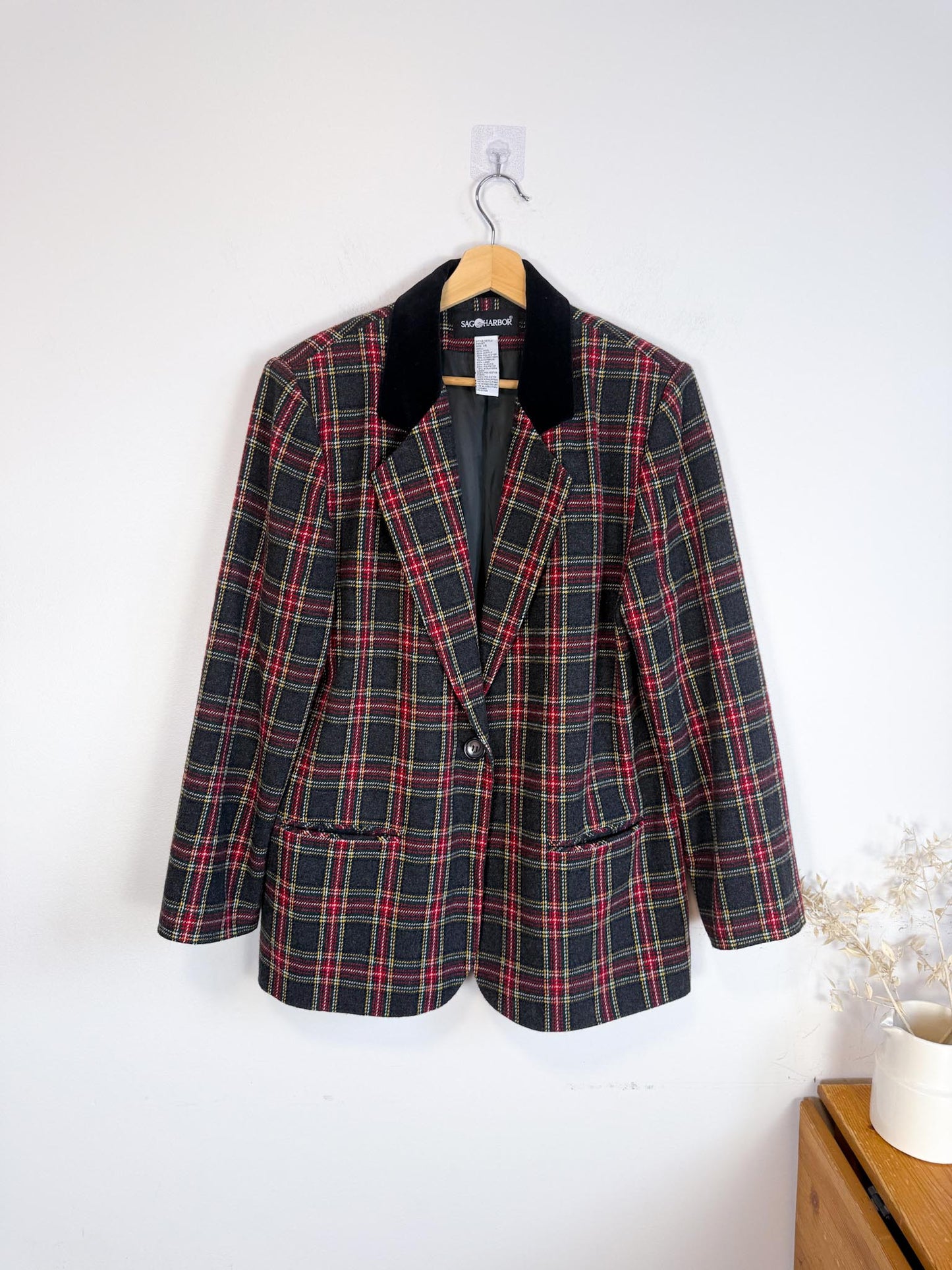 Vintage Plaid Blazer in Black/Red (Size L)