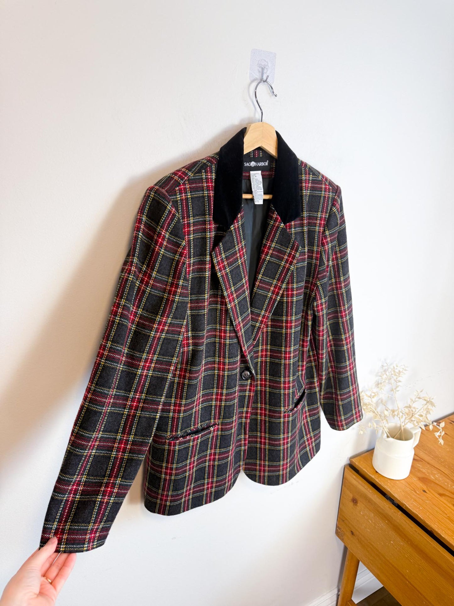 Vintage Plaid Blazer in Black/Red (Size L)