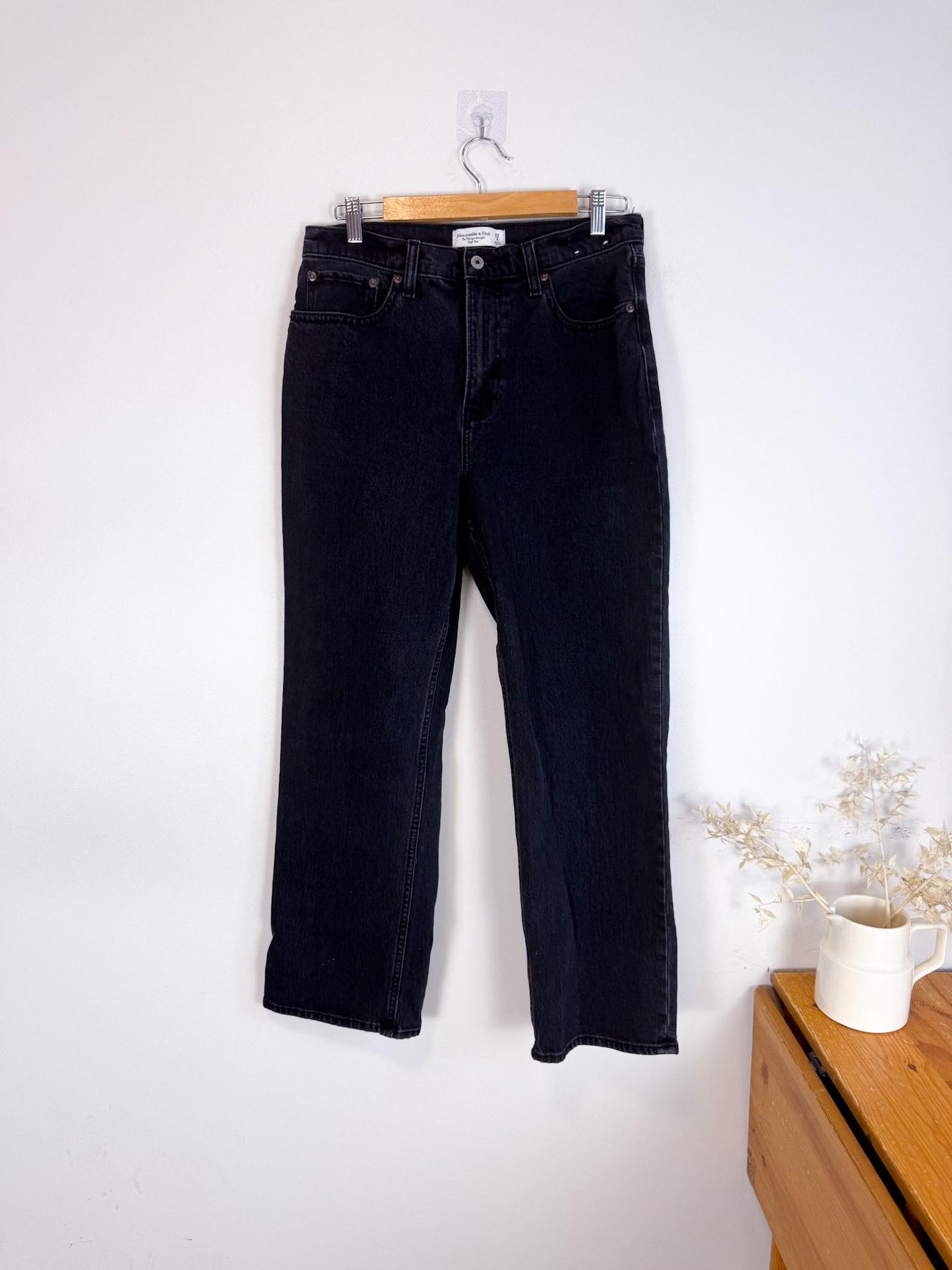 Abercrombie & Fitch "High Rise Vintage Straight Jean in Black Wash" (Size 29)