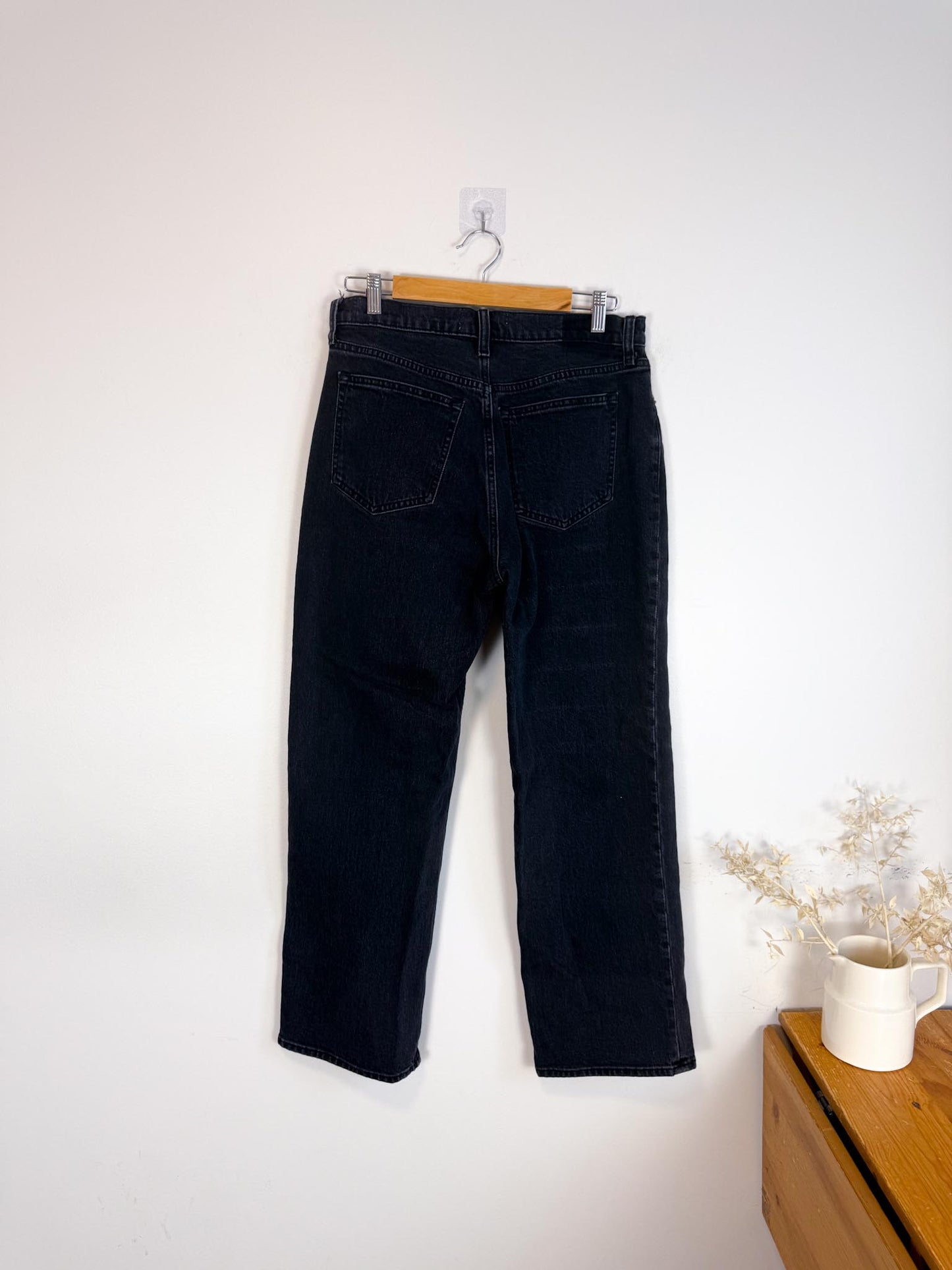Abercrombie & Fitch "High Rise Vintage Straight Jean in Black Wash" (Size 29)