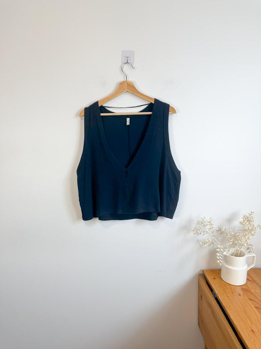 Free People V-Neck Cropped Tank in Black (Size M)