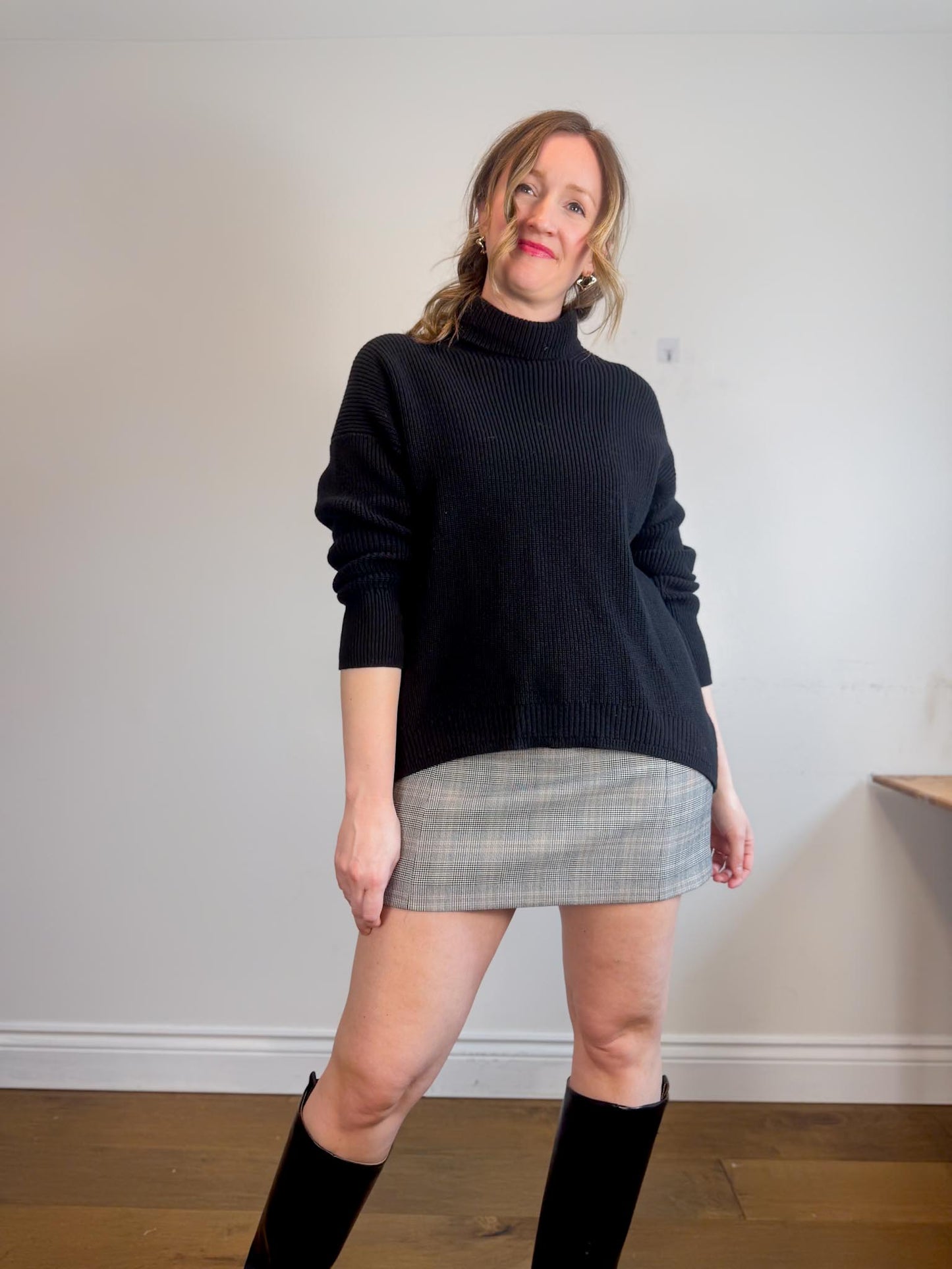 Babaton "Plaid Hopper Mini Skirt in Grey" (Size L)
