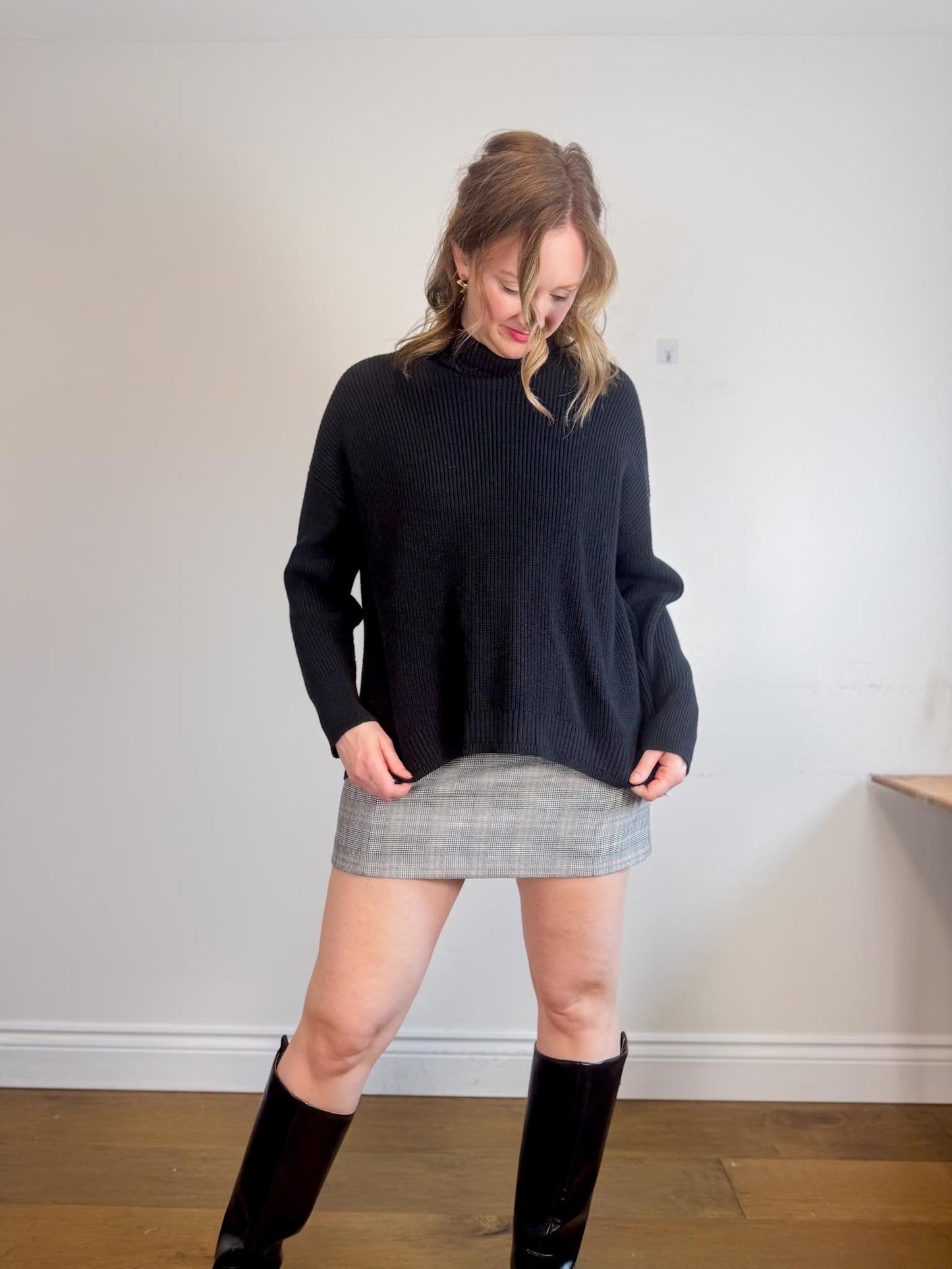 Babaton "Plaid Hopper Mini Skirt in Grey" (Size L)