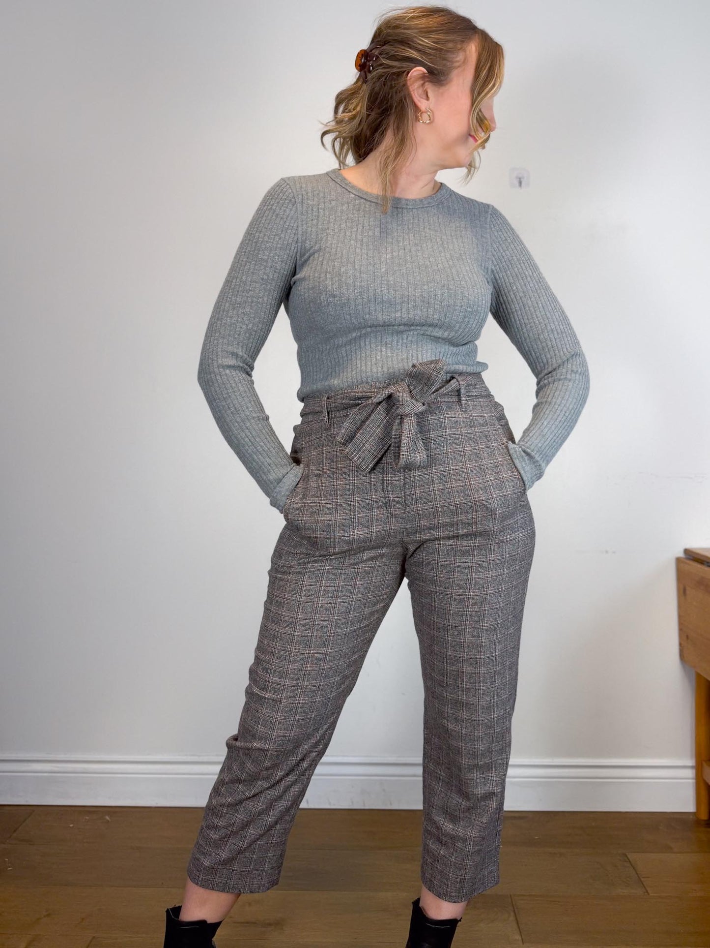 Wilfred "Félicité Tie Belted Wool Cropped Pant in Grey/Red" (Size 12)