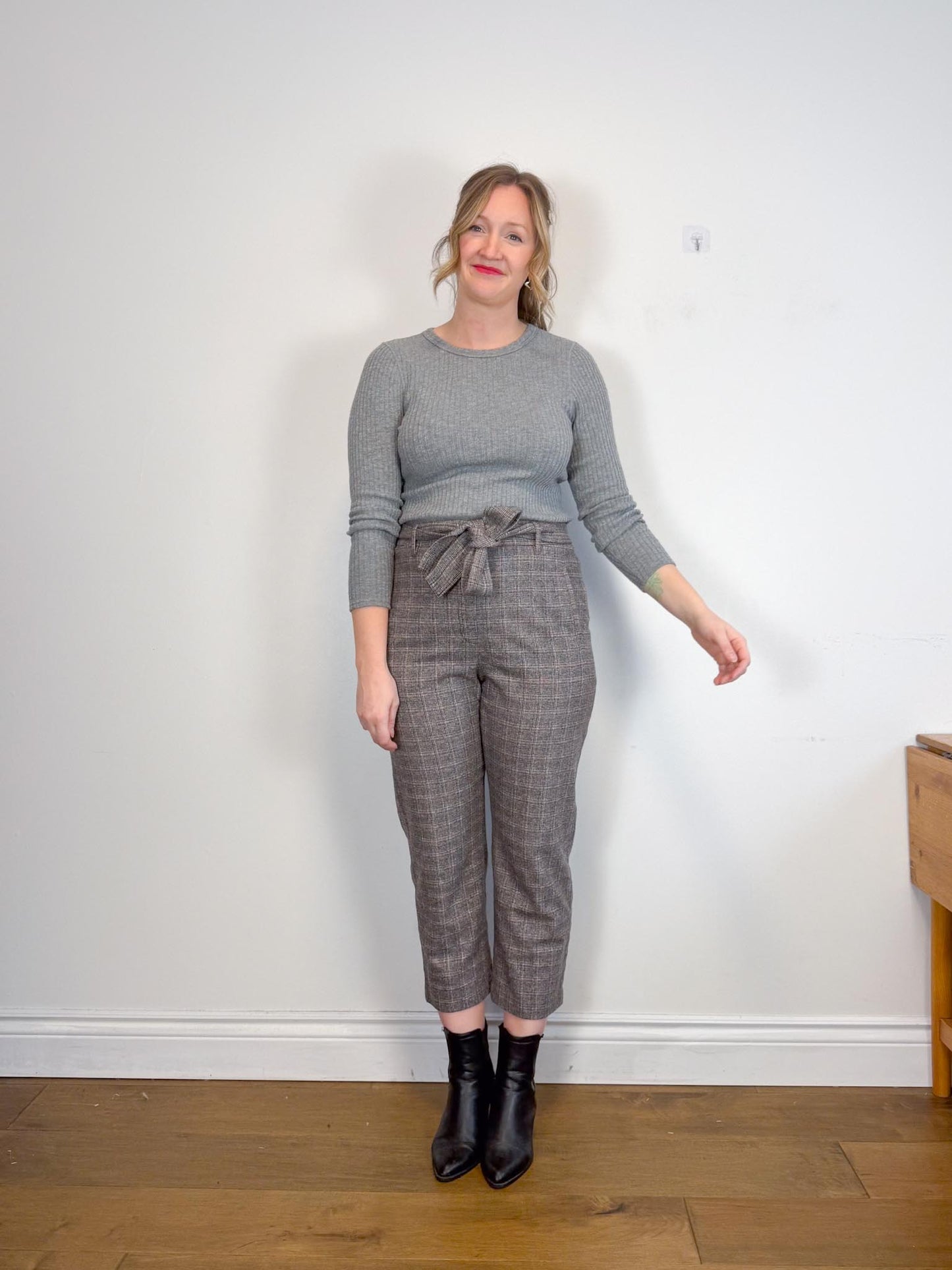 Wilfred "Félicité Tie Belted Wool Cropped Pant in Grey/Red" (Size 12)