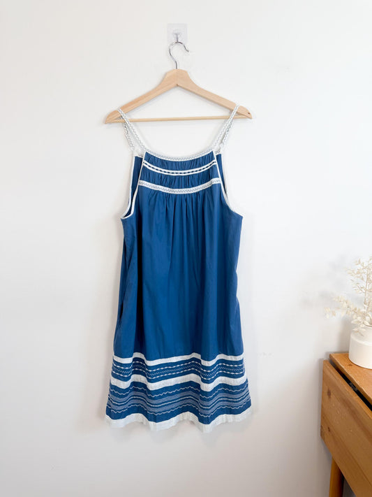 BCBGMAXAZRIA Blue Dress with White Embroidery (Size L)